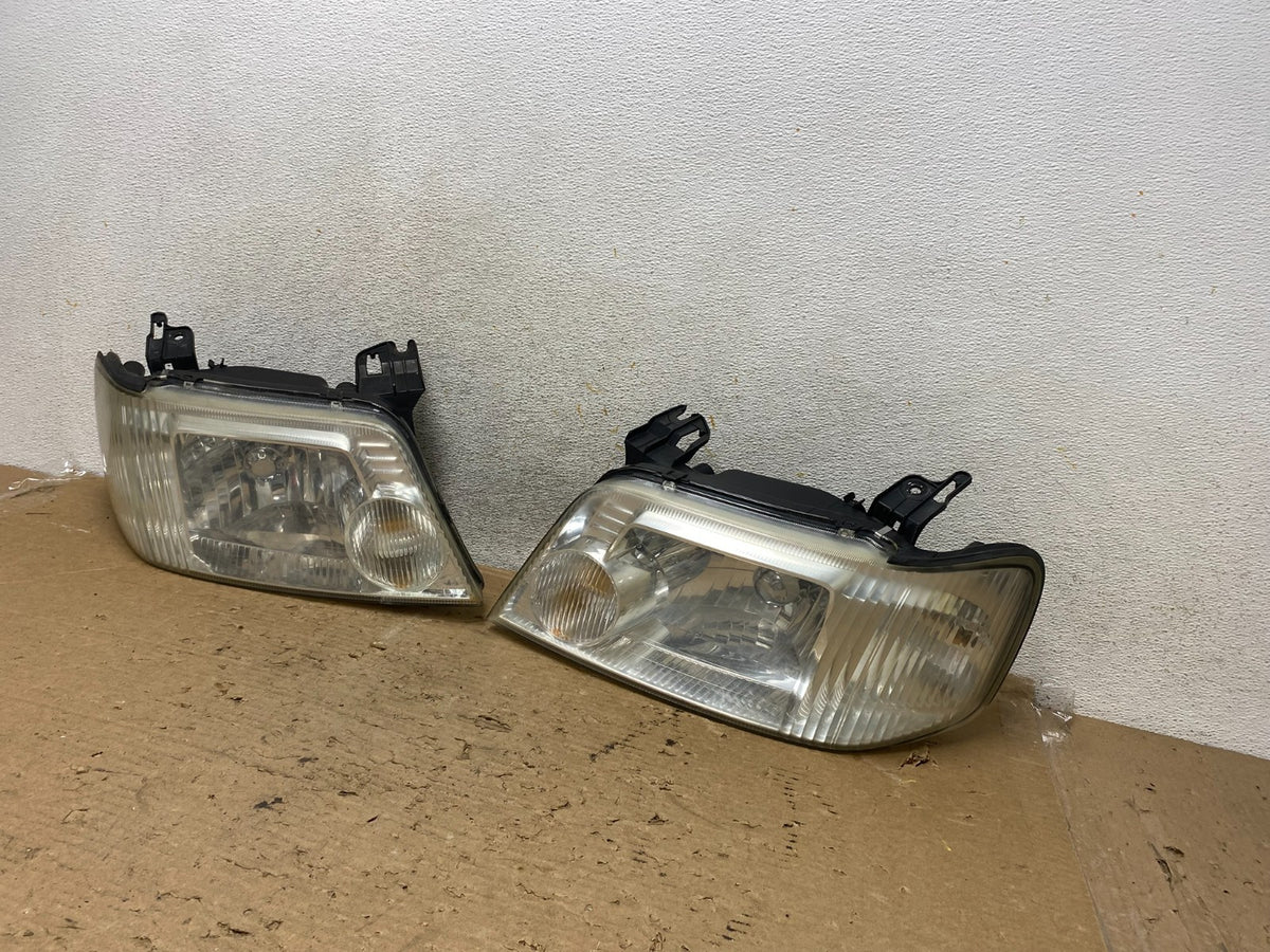 2005 to 2007 Mercury Mariner Left+Right Side Halogen Headlights AH9268 DW2