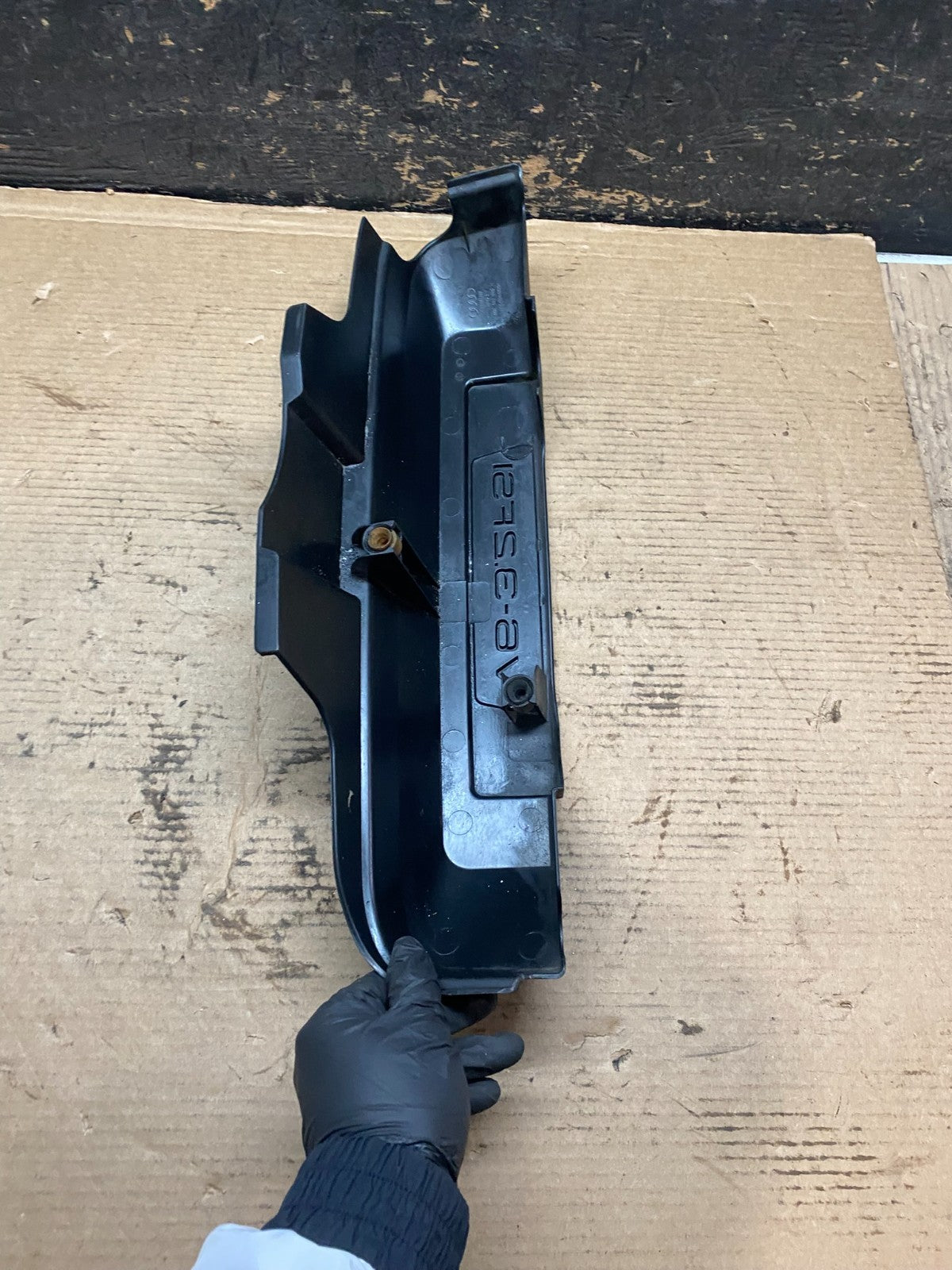 2008 to 2008 Audi  A6 3.2L Engine Motor Cover OEM V9379 DG7