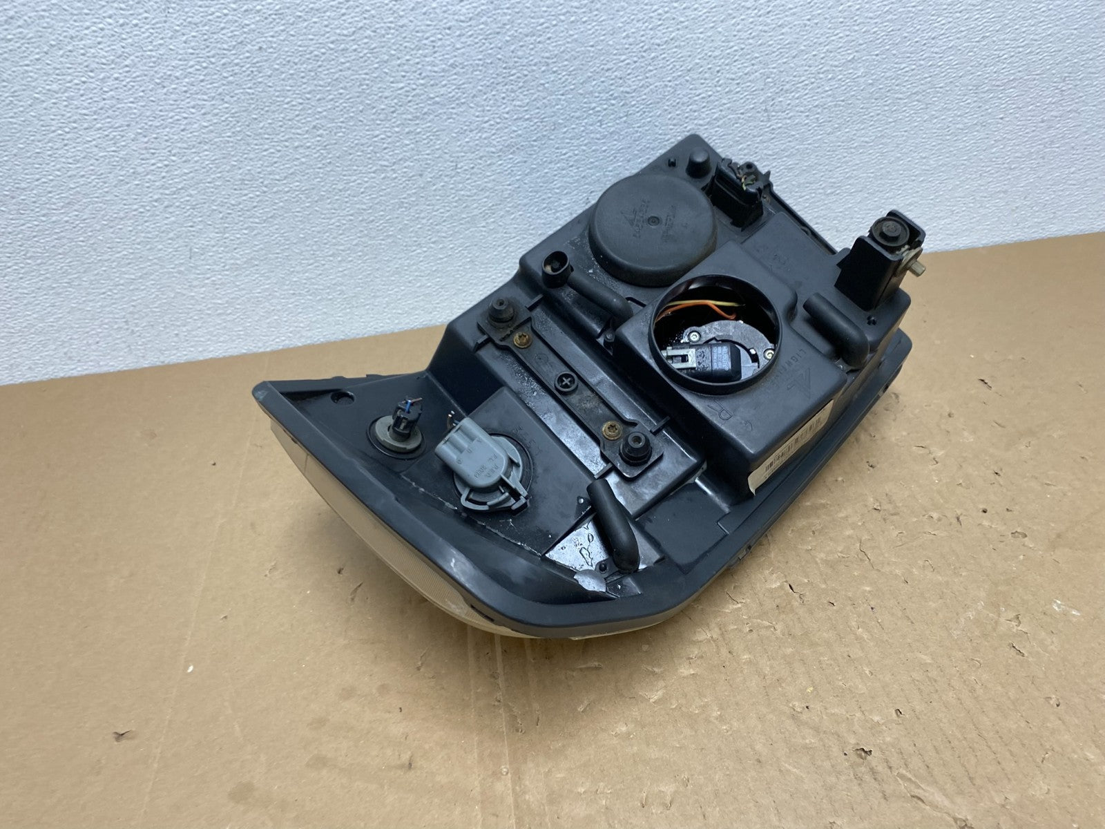 2002 to 2009 Gmc Envoy Right Passenger RH Side Headlight Halogen AB6917 DW5