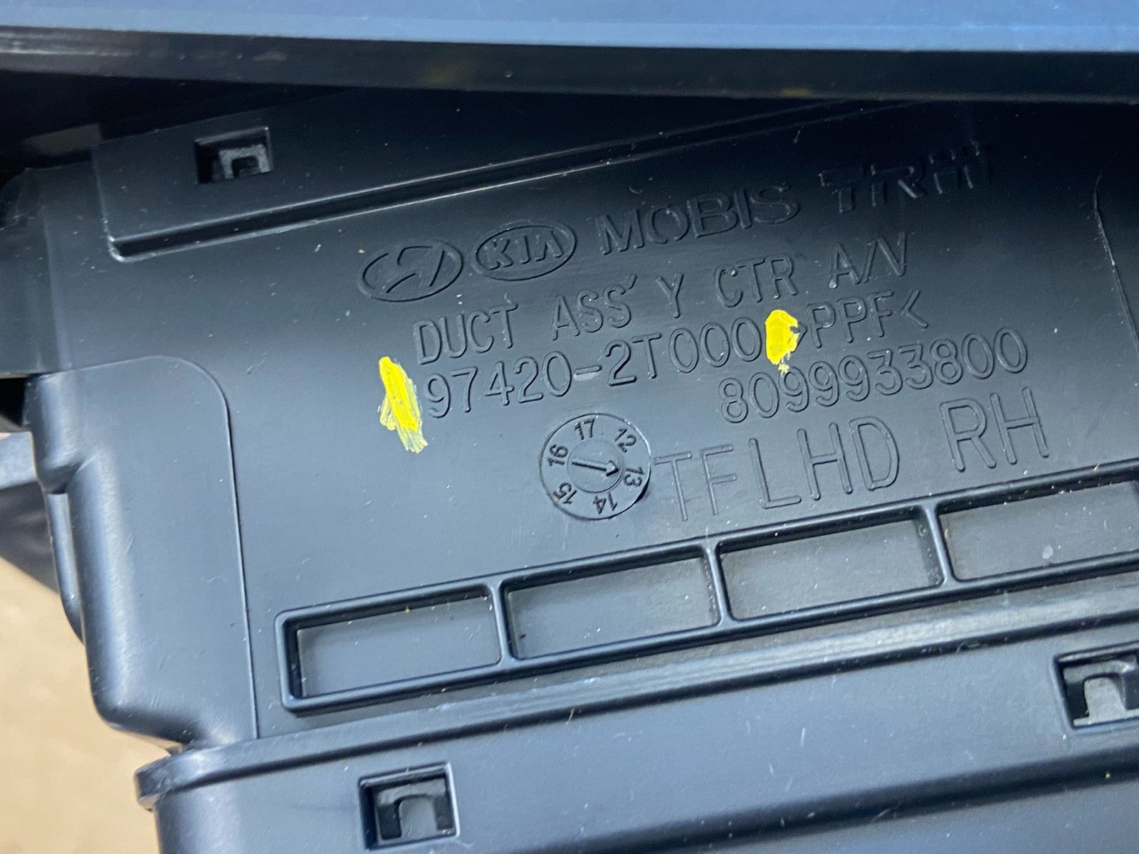 2011 2012 2013 Kia Optima Front Dash Radio Bezel Trim Air Vent AE4048 DG5