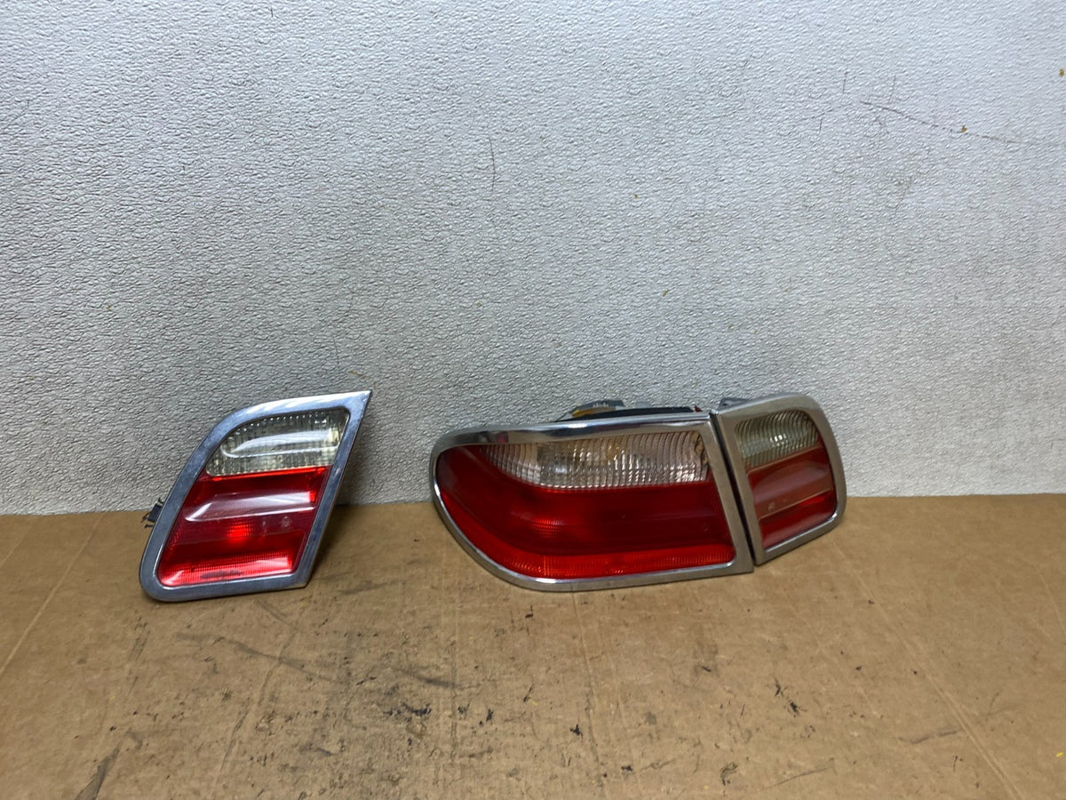 2000-2002 Mercedes-Benz E-CLASS E430 E320 Left Driver Side Tail Light T3750 DW0