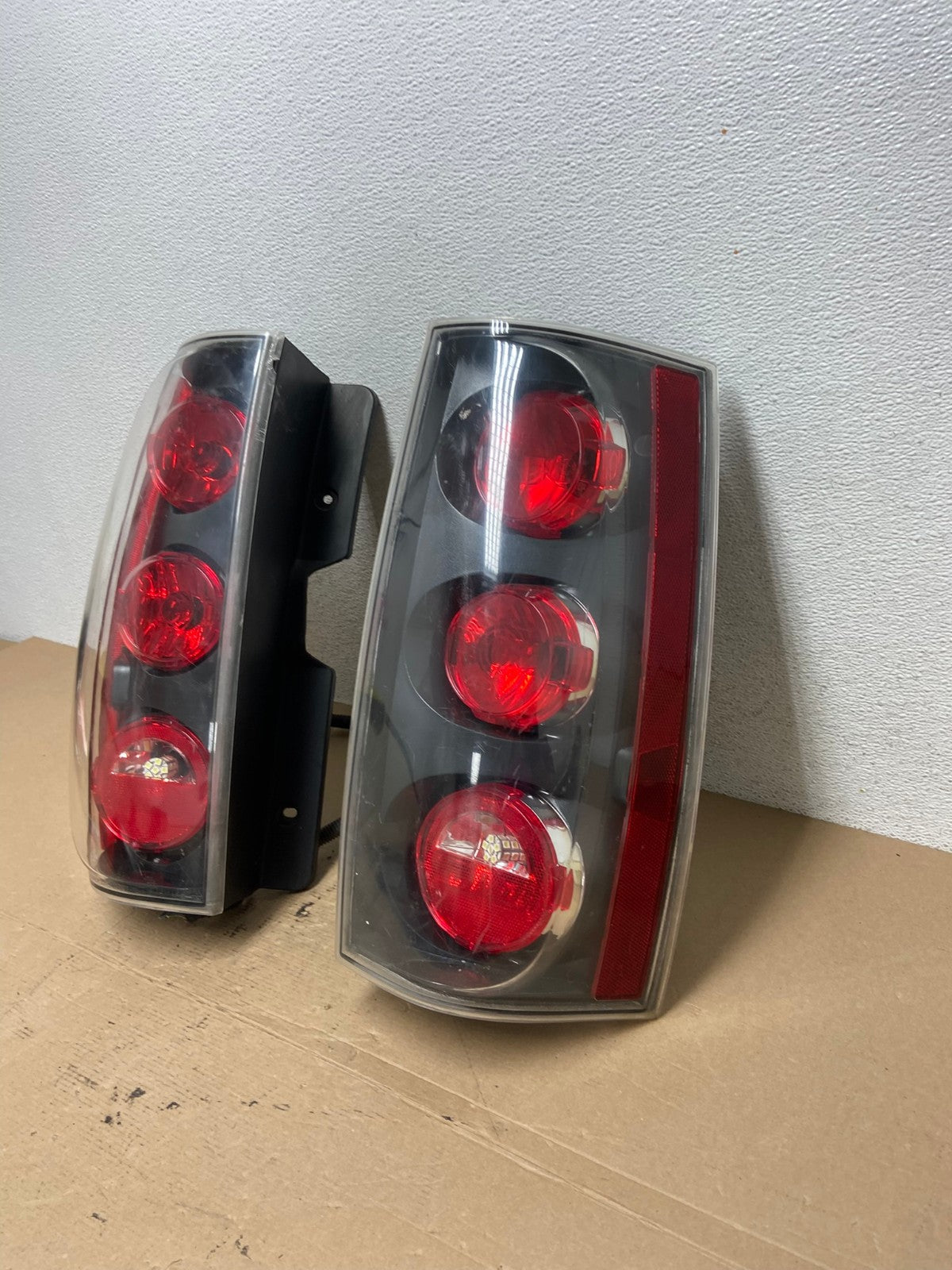 2007-2014 GMC Yukon Denali Left + Right SET Tail Lights Light AF4506 LK1