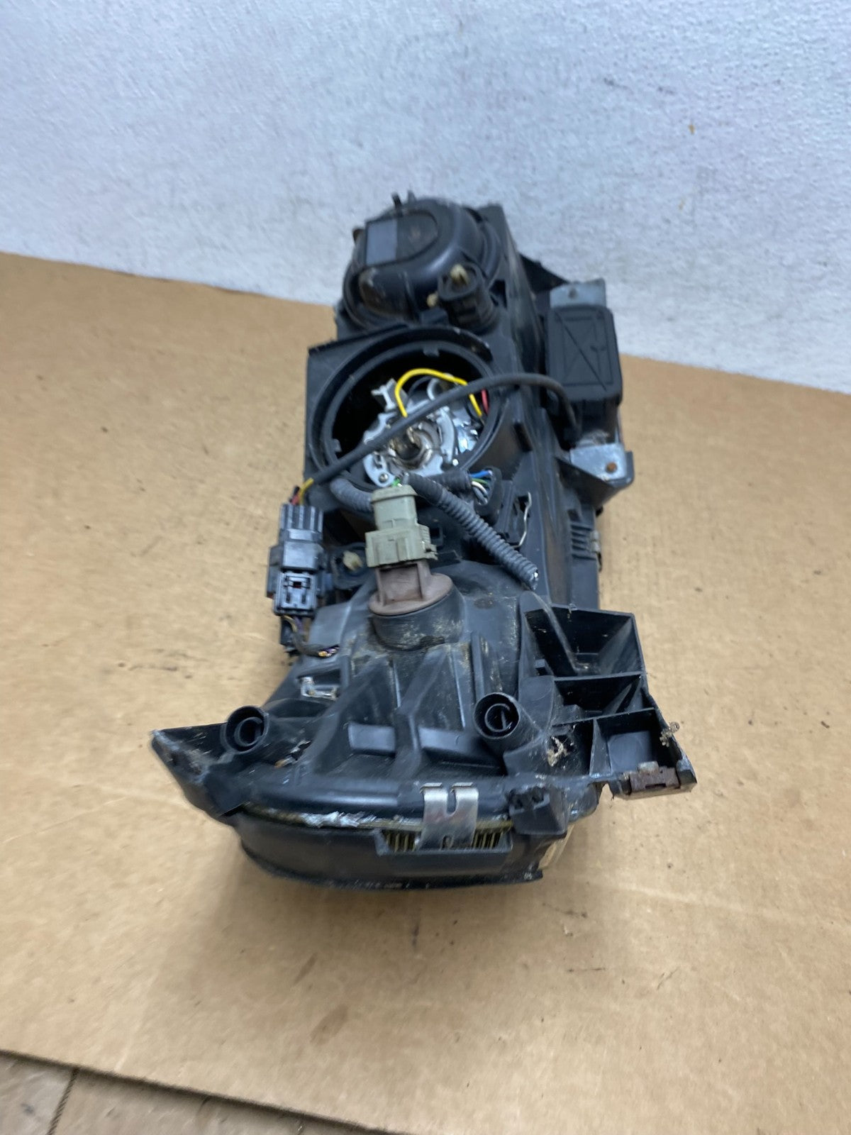 2001 2002 2003 2004 Volvo V70 XC70 Left Driver Side Headlight AD4708 DW7