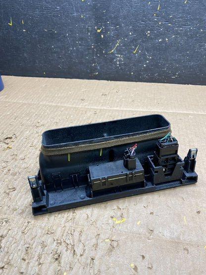 1997 to 2001 Lexus ES330 ES300 Front Center Side Air Vent V1713 DG5