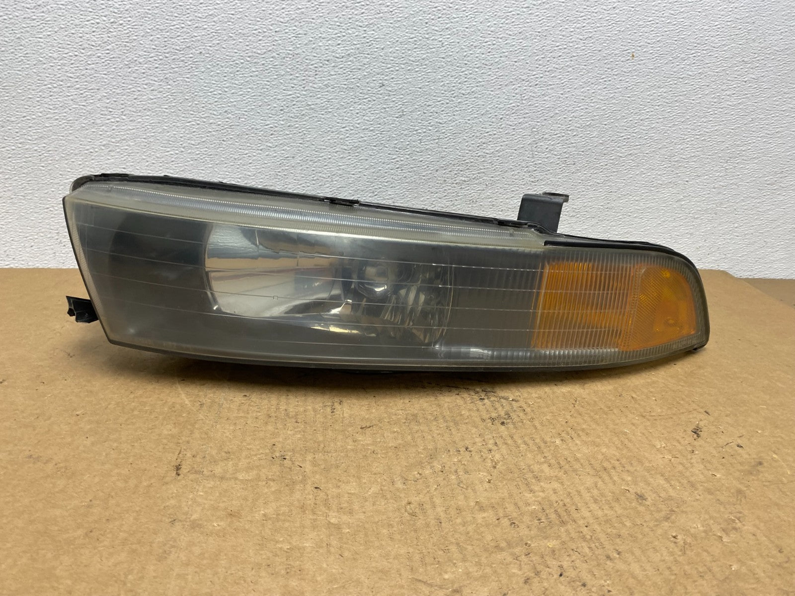 2002 to 2003 Mitsubishi Galant Left Driver LH Side Headlight AC2962 DW0