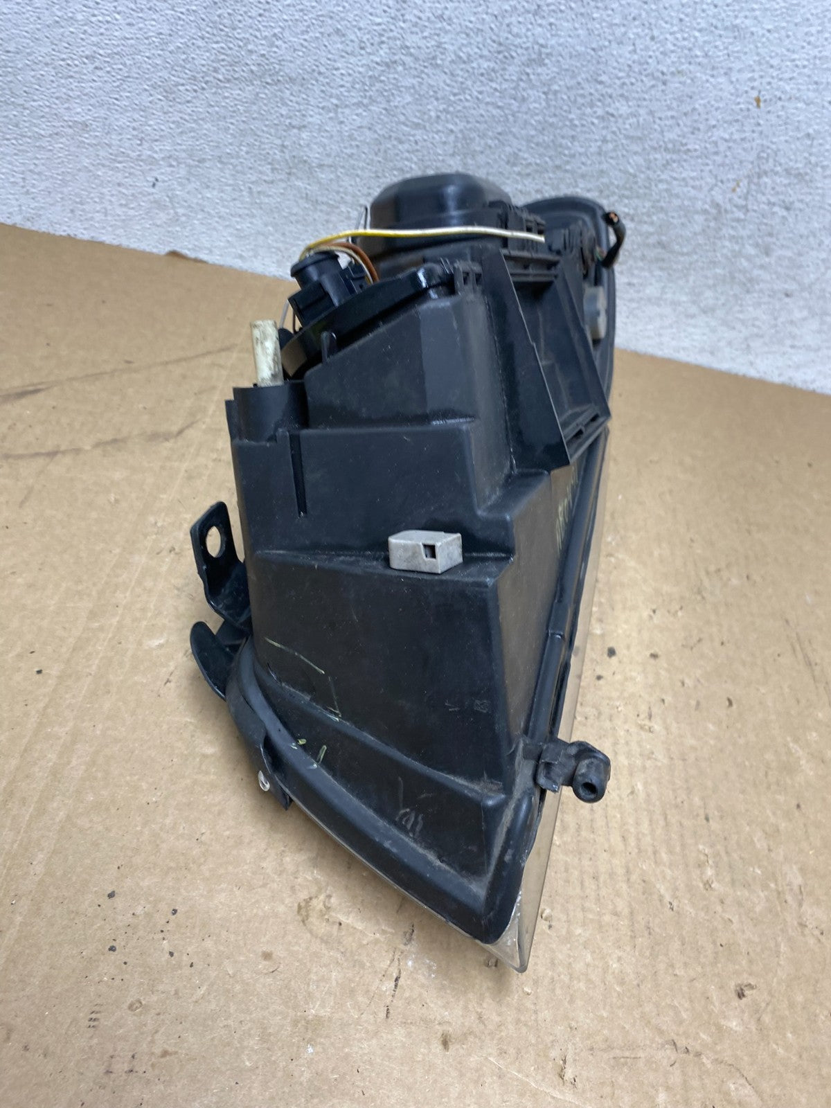 1999 to 2002 Audi A4 Passenger Right Side Headlight AG0491 DW10