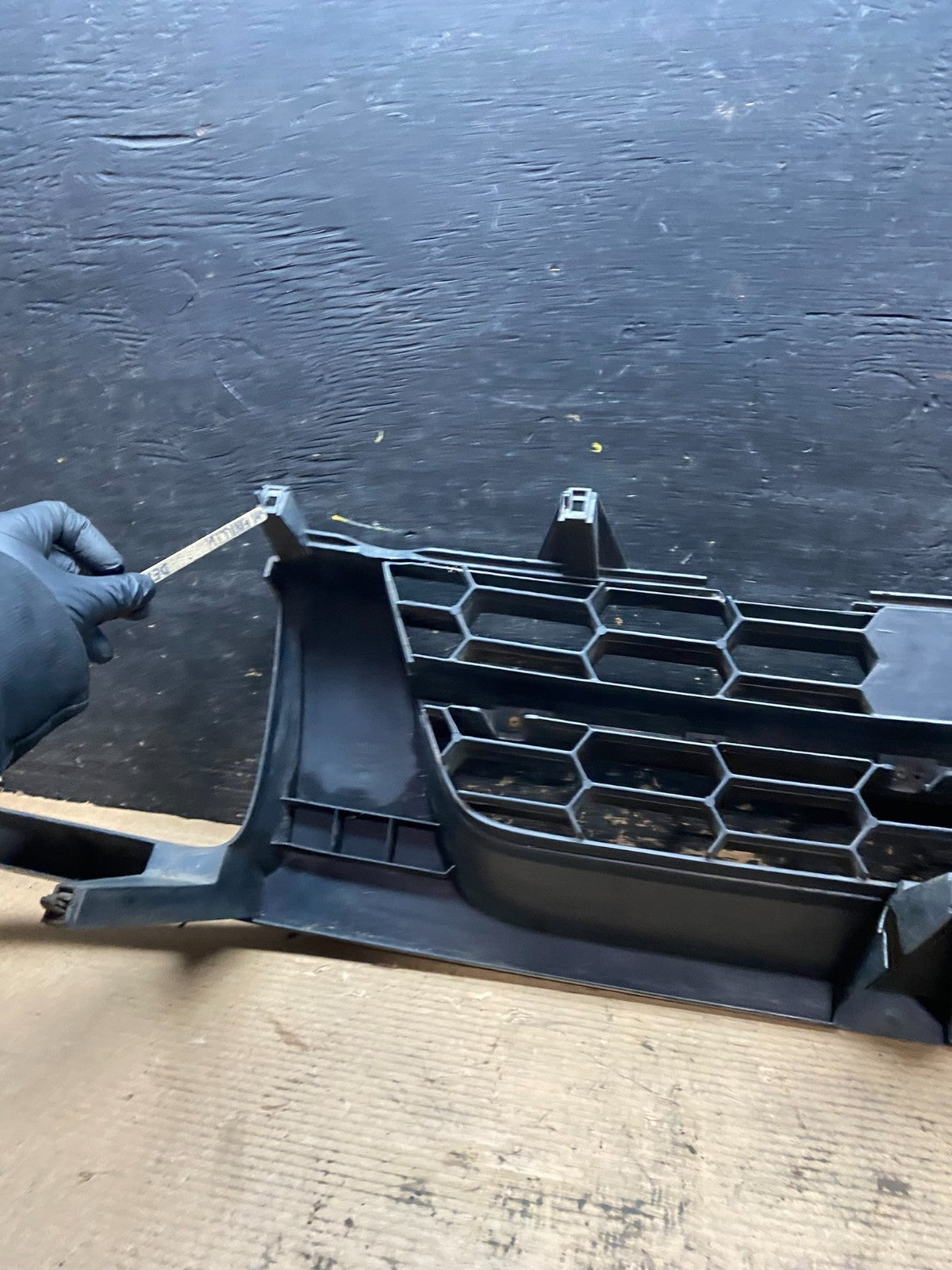 2002 to 2004 Nissan Xterra Front Upper Grill Grille V9481 DG13