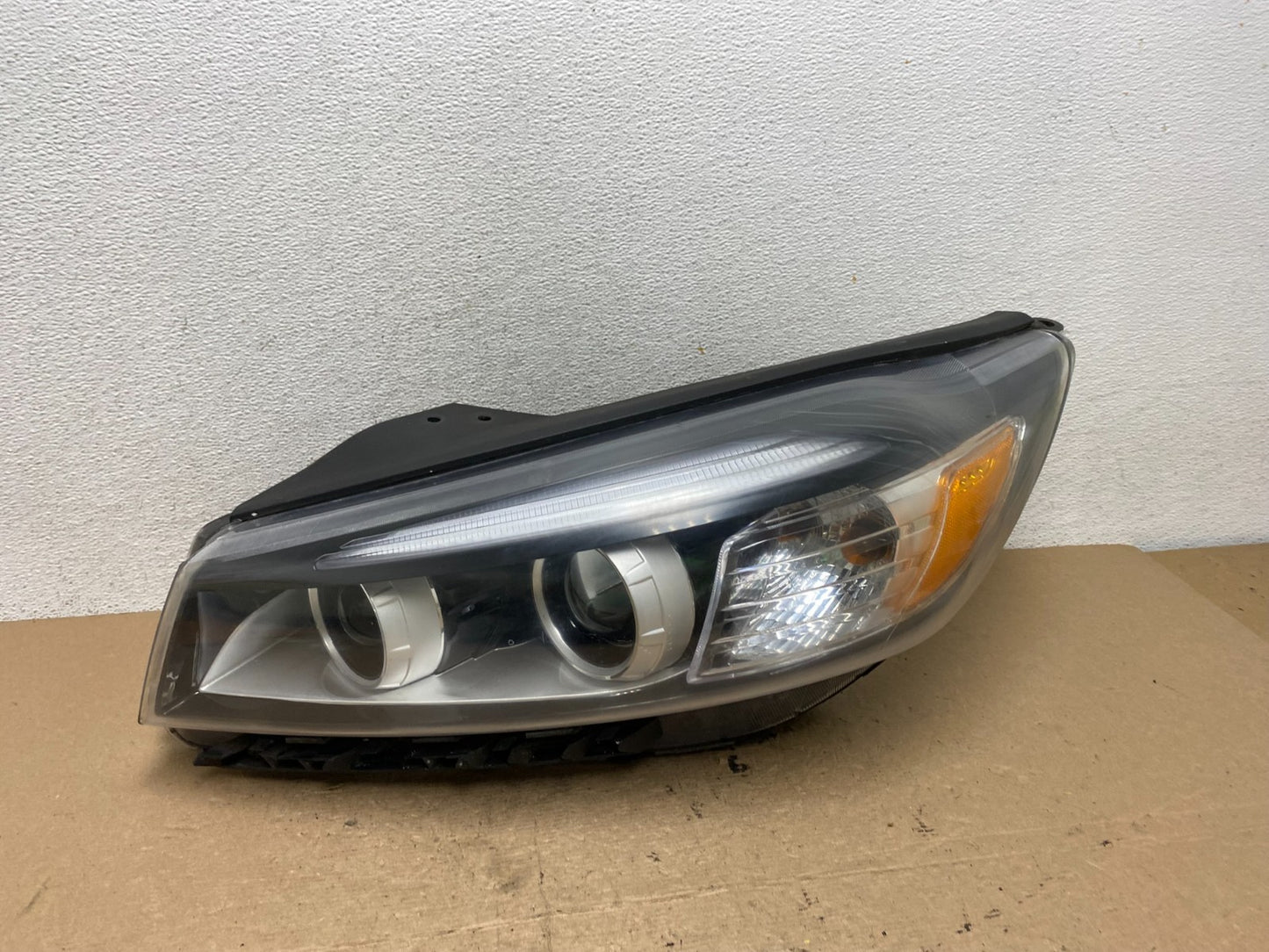 2016 to 2018 Kia Sorento Left Driver LH Side Headlight Halogen TYC AF5027 DW0