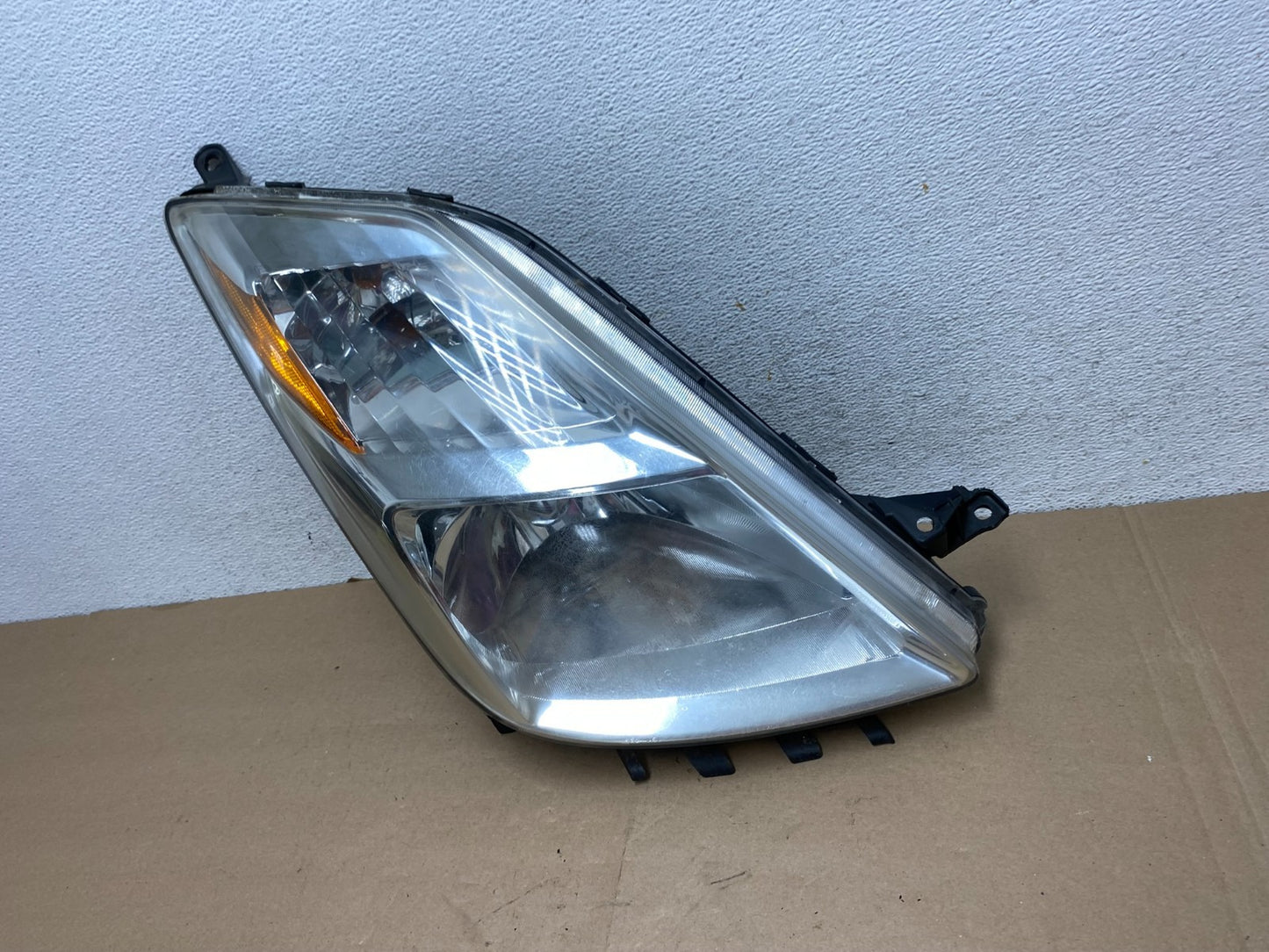 2004-2005 Toyota Prius Right Passenger RH Halogen Headlight AG4529 DW1