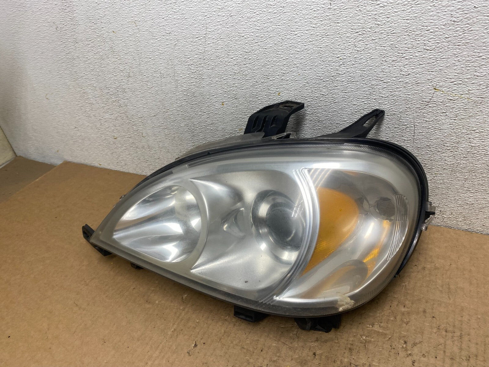 2002 - 2005 Mercedes ML ML350 ML500 Left Driver LH  Halogen Headlight L8564 DW1