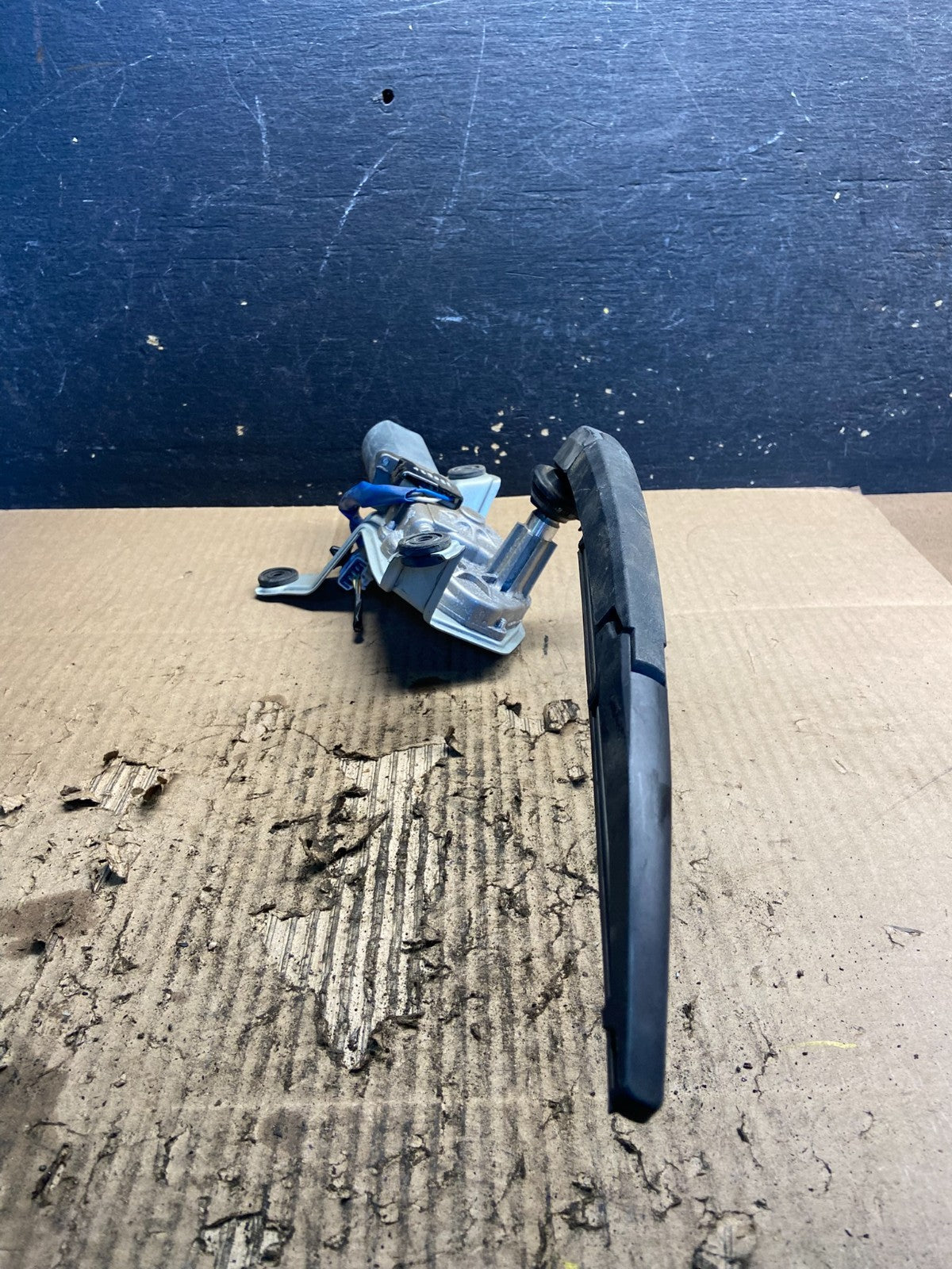 2011 - 2013 Kia Sorento Rear Glass Windshield Wiper Motor Z9023 DG4