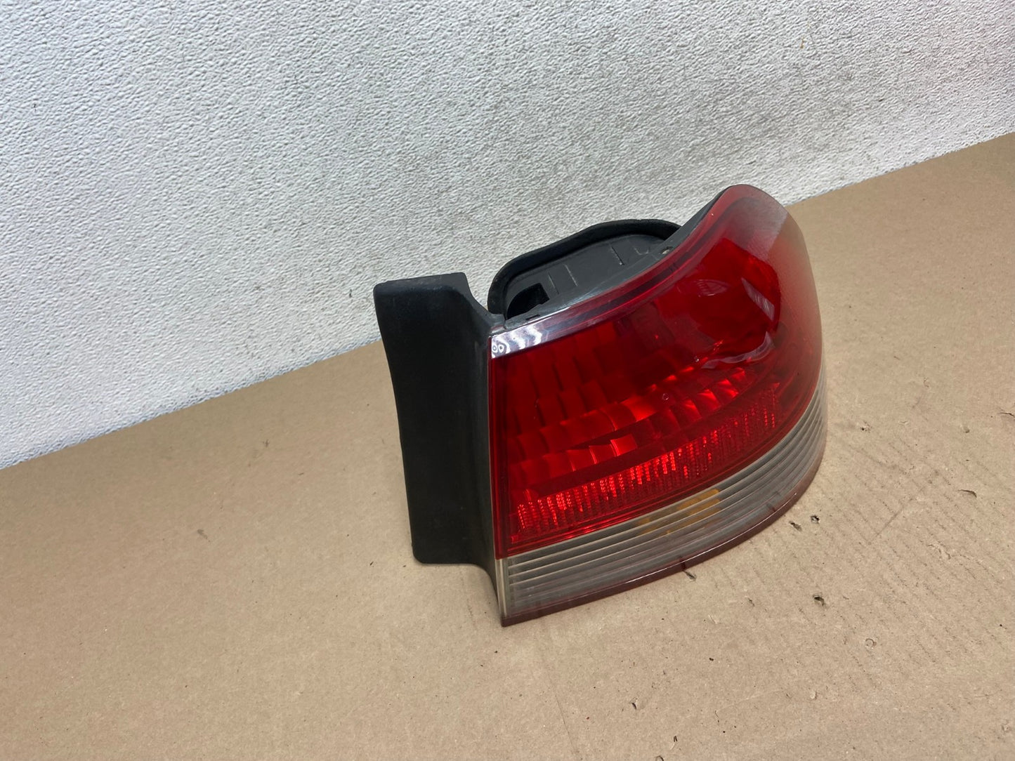 2001 to 2002 Honda Accord Sedan 4door Right Passenger Tail Light AG6649 LK2