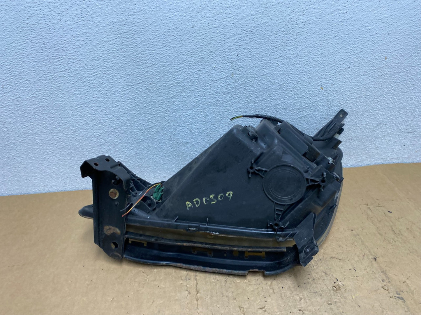 2002 to 2004 Honda CRV CR-V Right Passenger RH Halogen Headlight AD0509 DW6