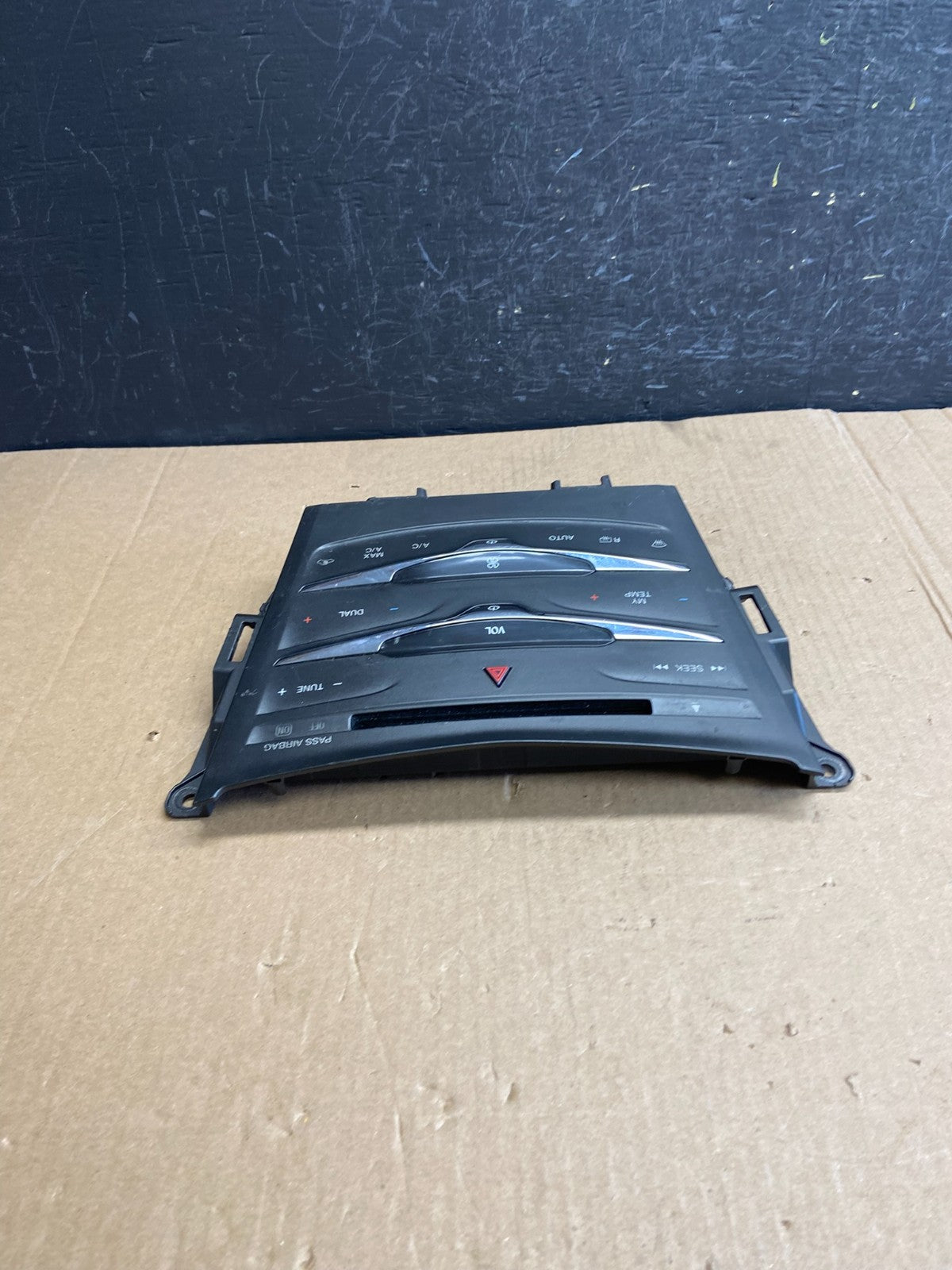 2013 to 2019 Lincoln MKT Radio Dual Climate Control Panel ae4413 DG3
