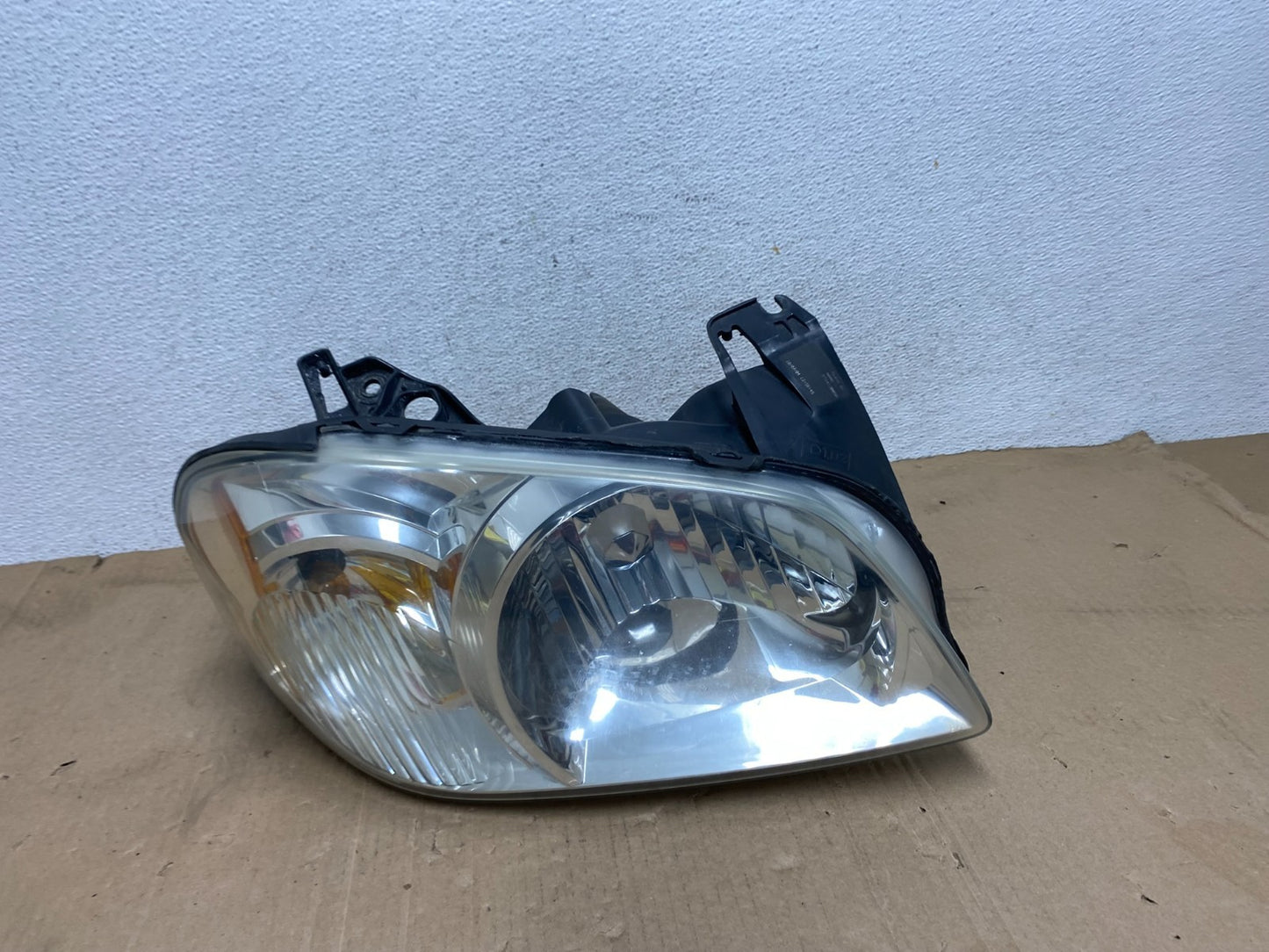 2005 - 2006 Mazda Tribute Right Passenger Rh Headlight AE9137 DW0