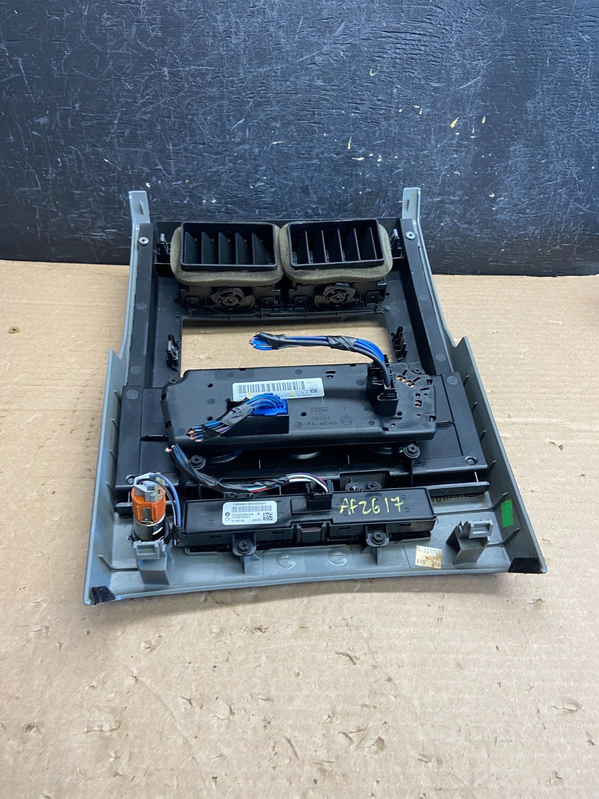 2008 to 2012 Jeep Liberty Dash Climate Temperature Control Radio Bezel AF2617 DG4