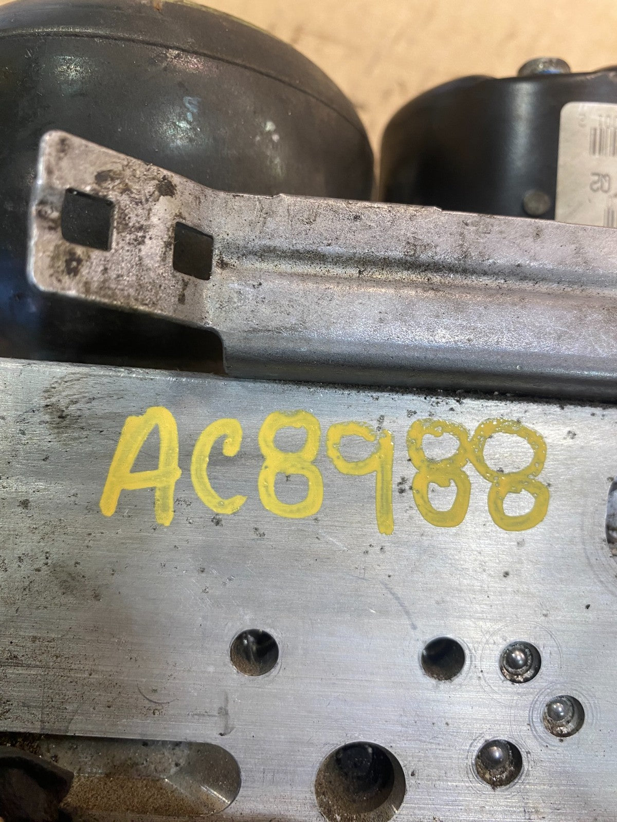 2006 to 2009 Mercedes E350 ABS Anti Lock Brake Pump 0265250088 AC8988 DG7