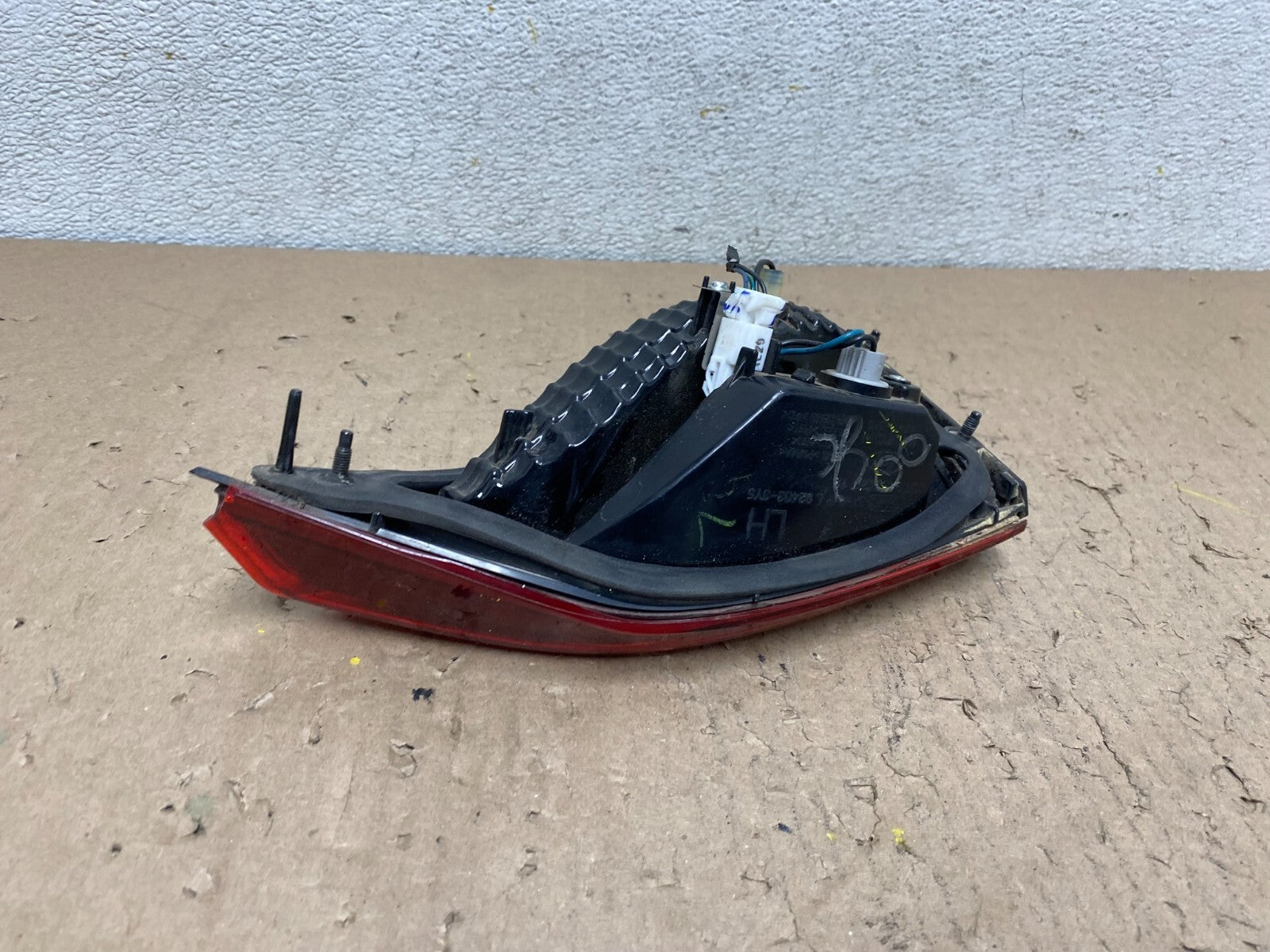 2015 to 2017 Chrysler 200 Sedan Left Driver Side Inner Tail Light Oem i3951 DG8