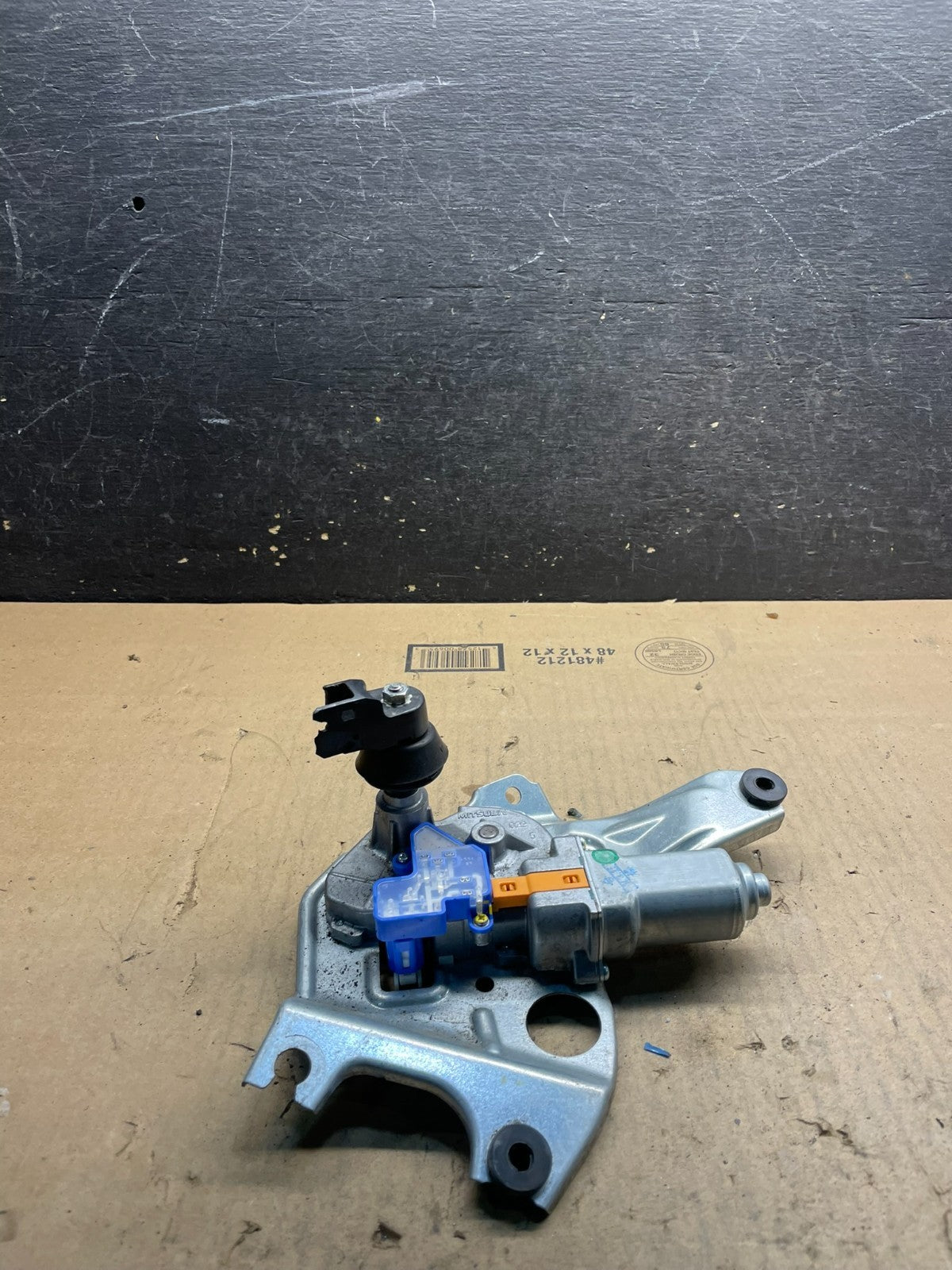 2010 to 2014 Subaru Legacy Outback Rear Windshield Wiper Motor w4211 DG1