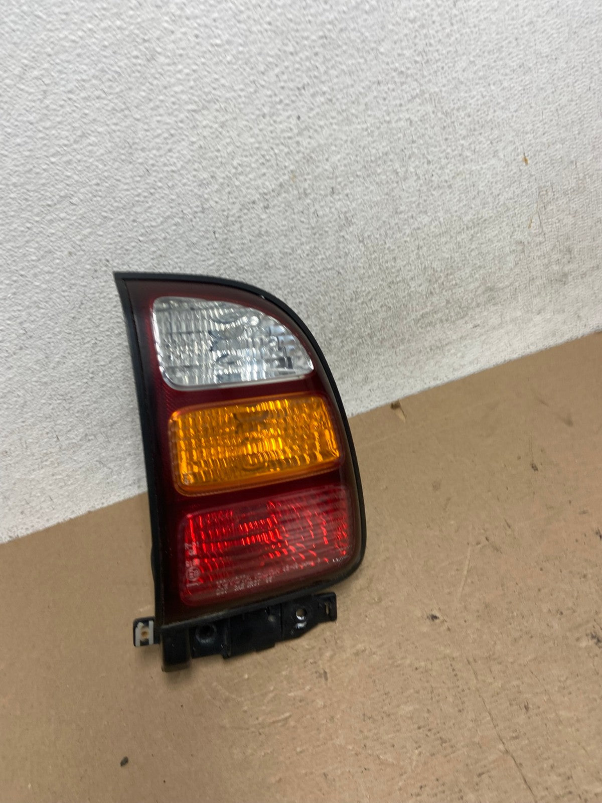 1998 2000 Toyota RAV4 Right RH Passenger Side Tail Light AF4682 LK2