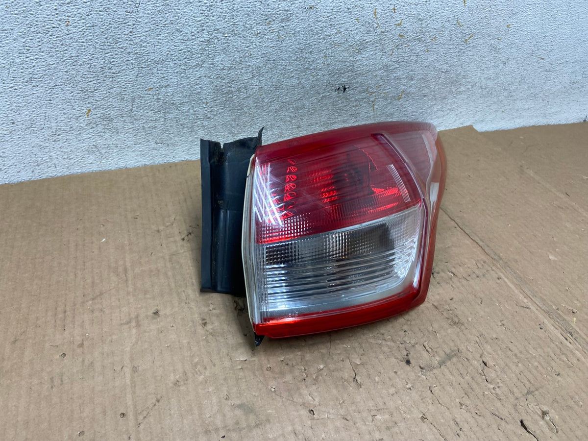 2013 to 2016 Ford Escape Right Passenger RH Side Tail Light AI5564 LK2