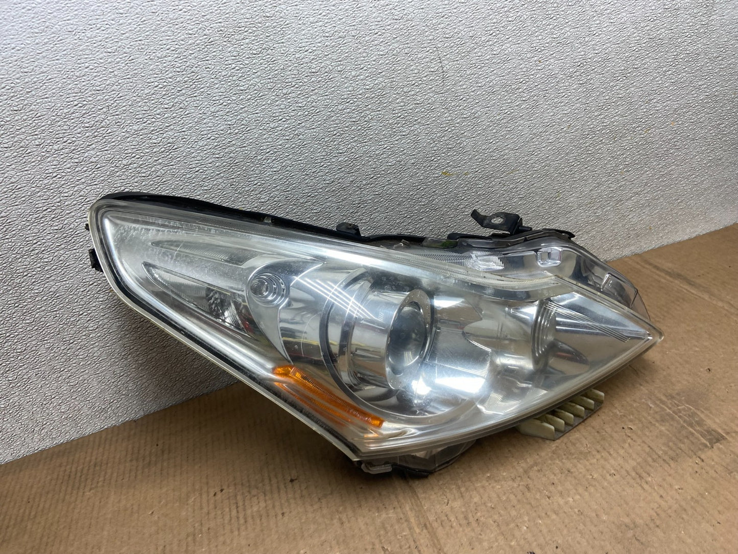 2010-2012 Infiniti G37 Right Passenger Side Xenon HID Headlight Oem AA6254 DW2