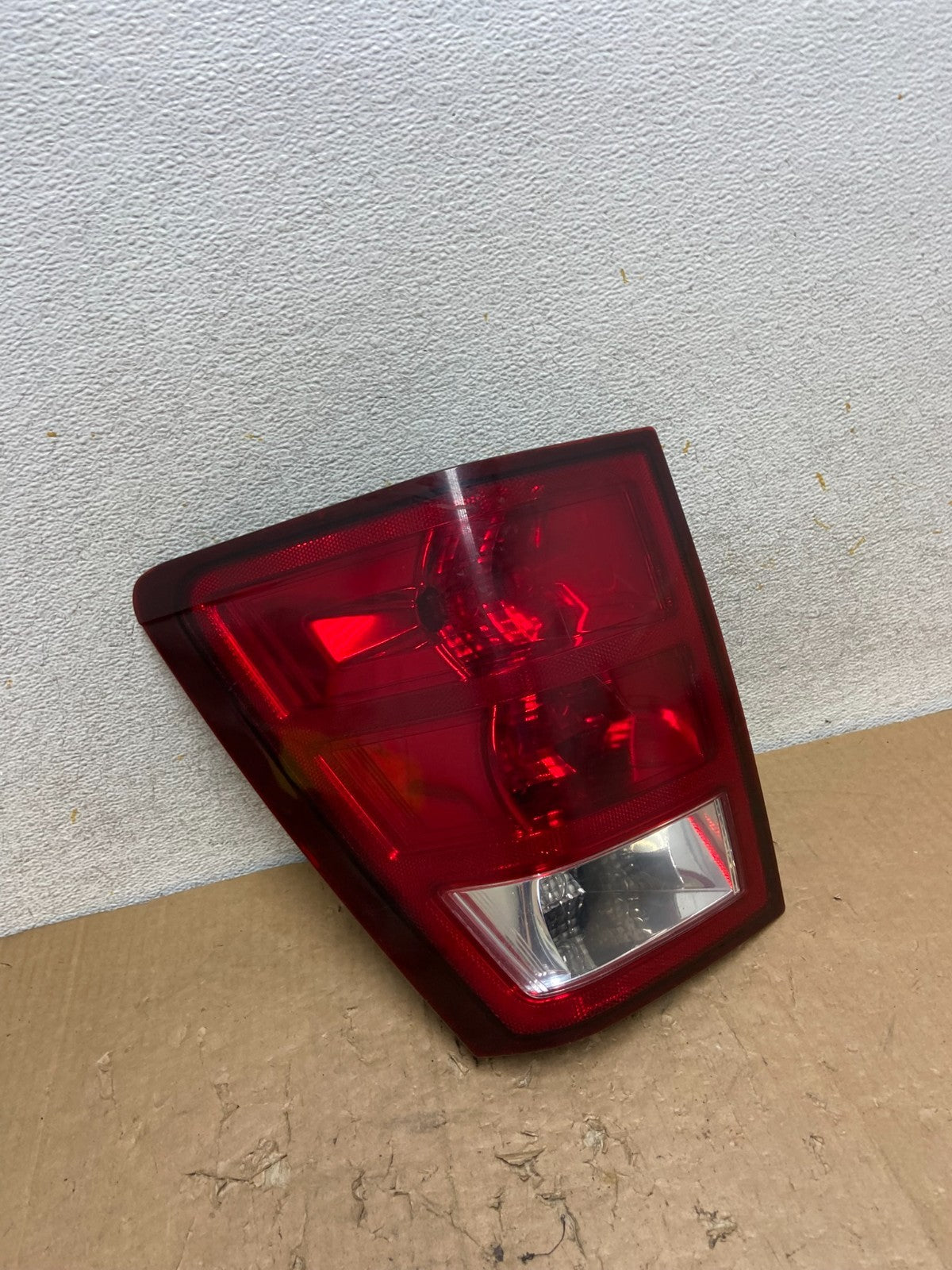 2005 to 2006 Jeep Grand Cherokee Left Driver Side Lh Tail Light AI9401 LK2