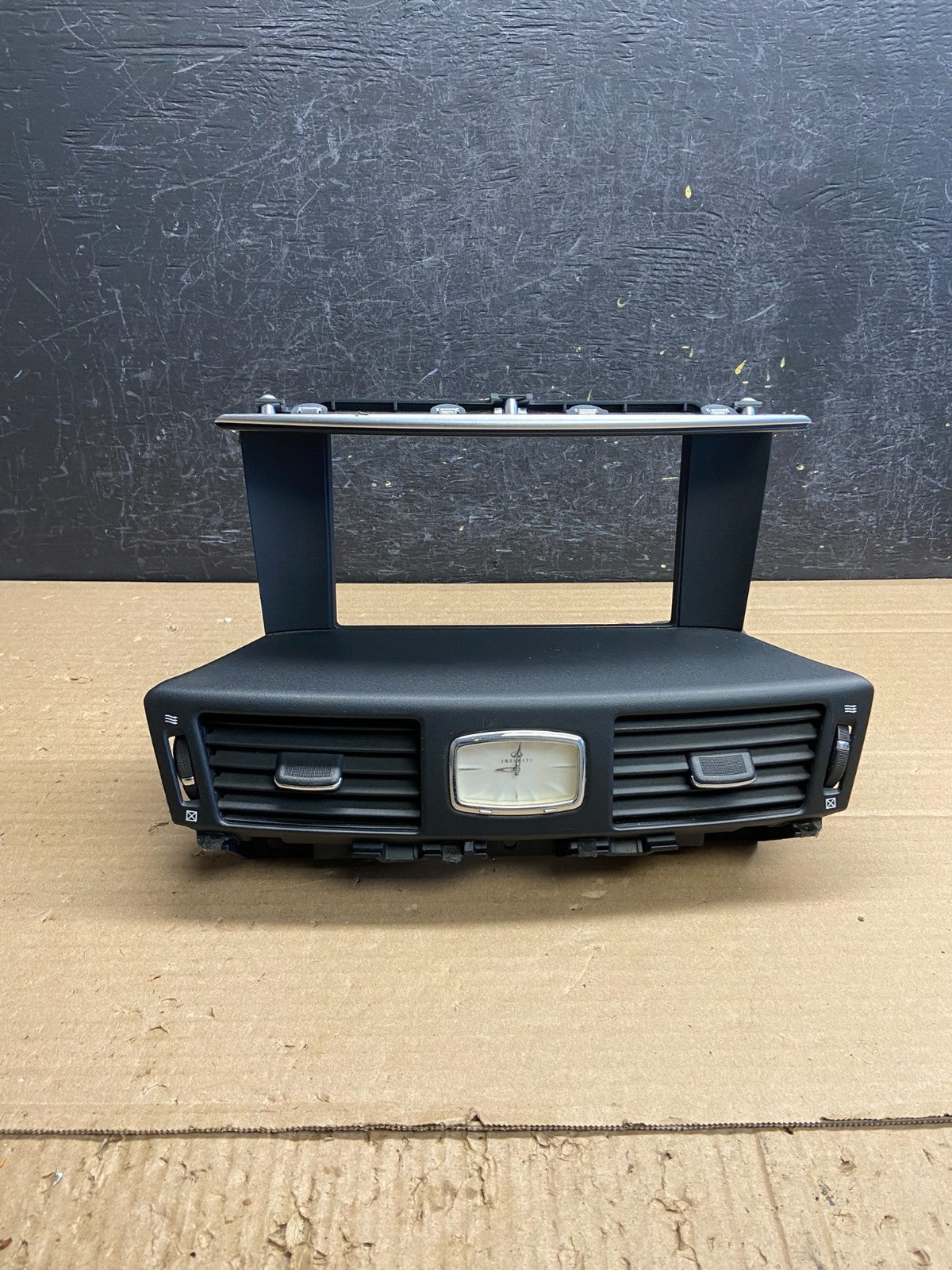 2011 to 2019 Infiniti M37 Center Dash Radio Bezel W/ Vents Clock AG0217 DG0