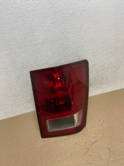 2005 - 2006 Jeep Grand Cherokee Right Passenger Rh Side Tail Light AG5866 DW2