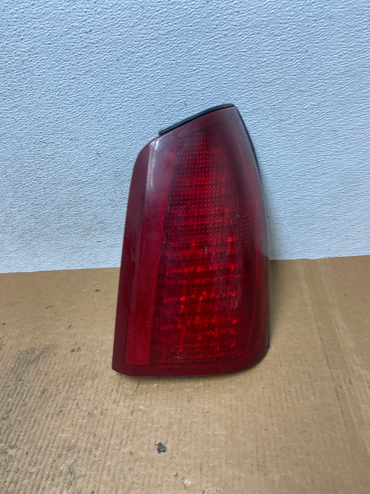 2000 to 2005 Cadillac Deville Right Passenger Rh Side Tail Light AE2651 LK0