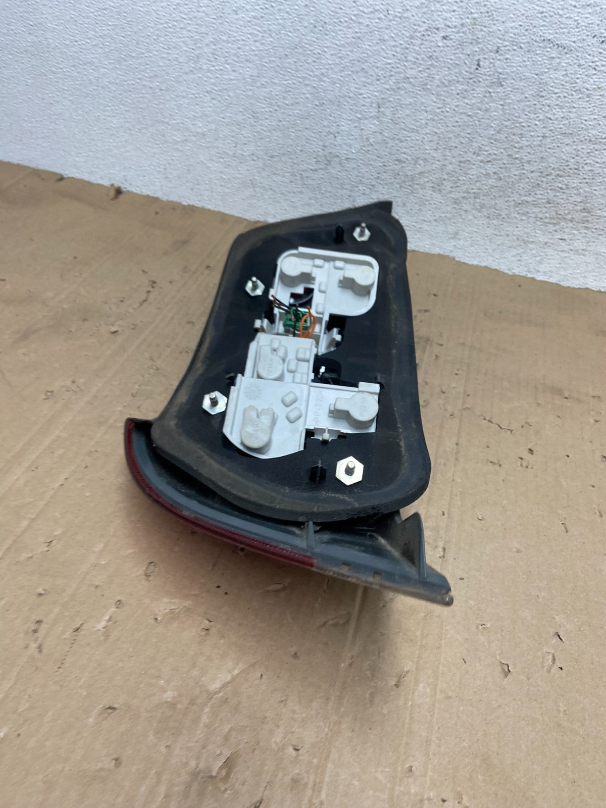 2006 to 2010 Volvo C70 Convertible Right Passenger Side Tail Light AE9294 DG5