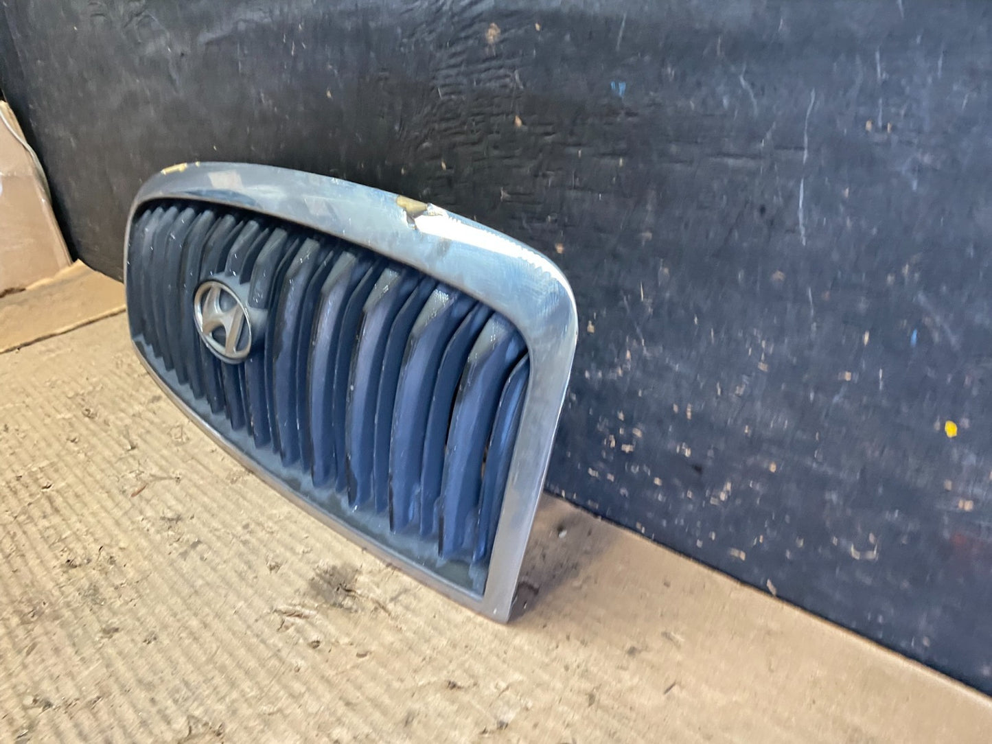 2001 to 2005 Hyundai Sonata Front Upper Grille Grill Bumper OEM S5868 DG1