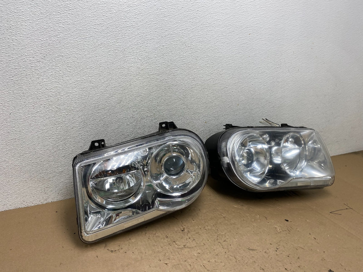 2005 to 2010 Chrysler 300C Left+Right Side Halogen Headlights AG4447 DW2