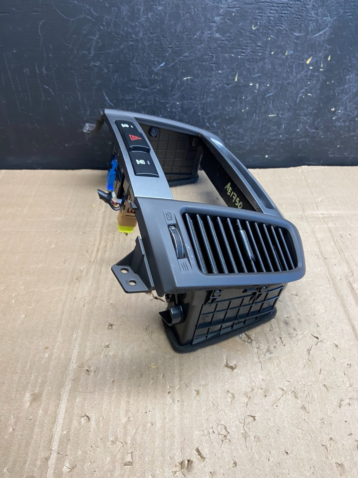 2007 to 2009 Hyundai Santa Fe Center Dashboard Radio Bezel Trim AE1750 DG2