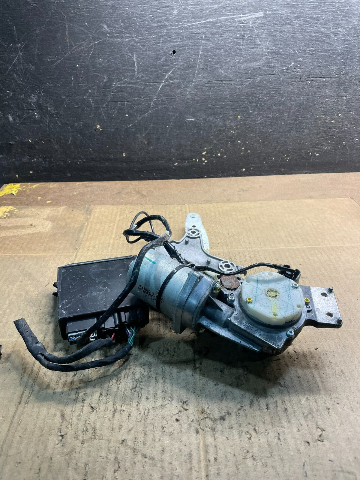 2009-2012 GMC Acadia Power Motor Liftgate Tailgate Control Module Y7381 DG0