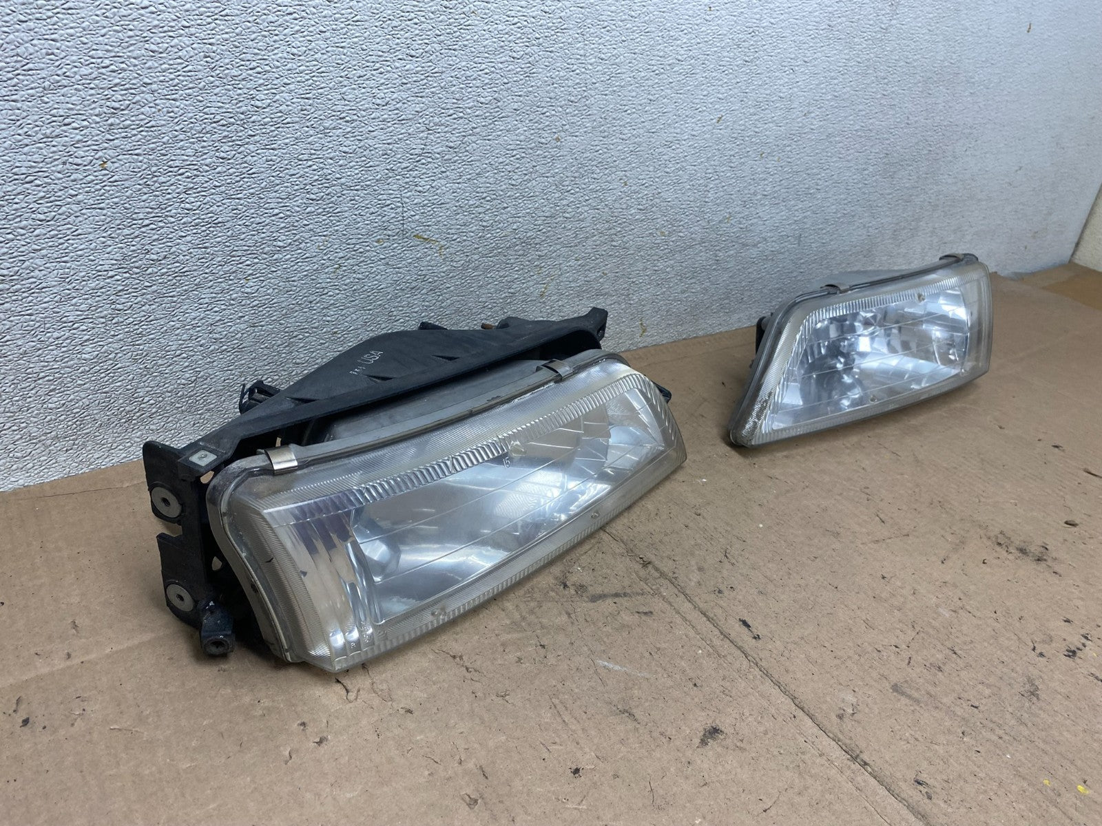 1997 to 1999 Nissan Maxima Left+Right Side Headlights Halogen OEM R7416 DW2
