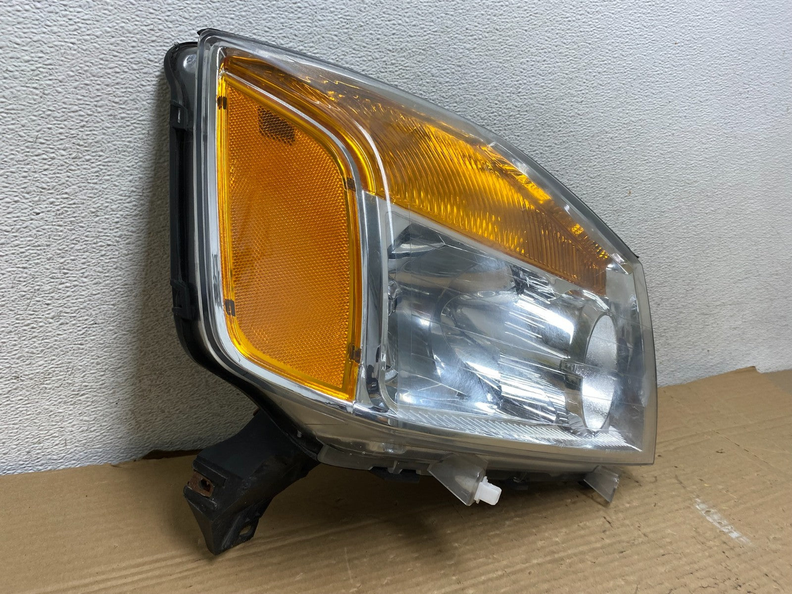 2008 - 2015 Nissan Armada Right Passenger RH Headlight Halogen AG9117 DW1