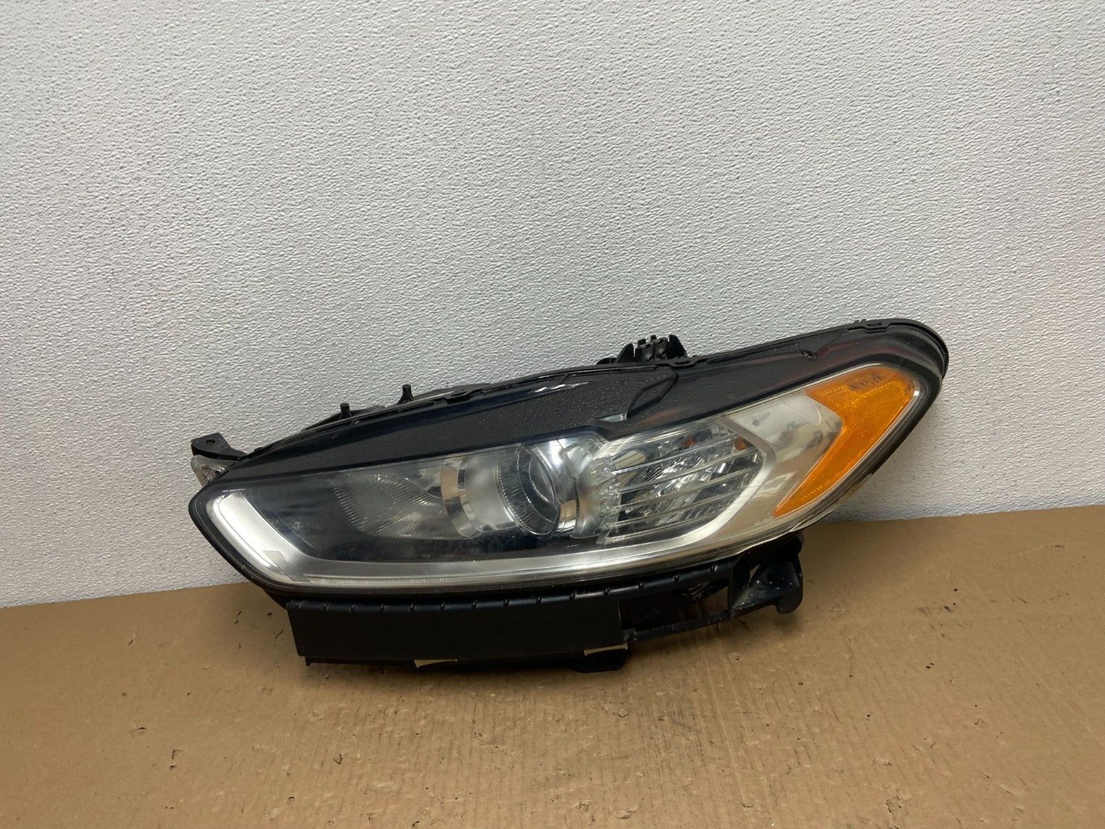 2013 to 2016 Ford Fusion Left Driver Lh Side Headlight Oem AB6654 DW0