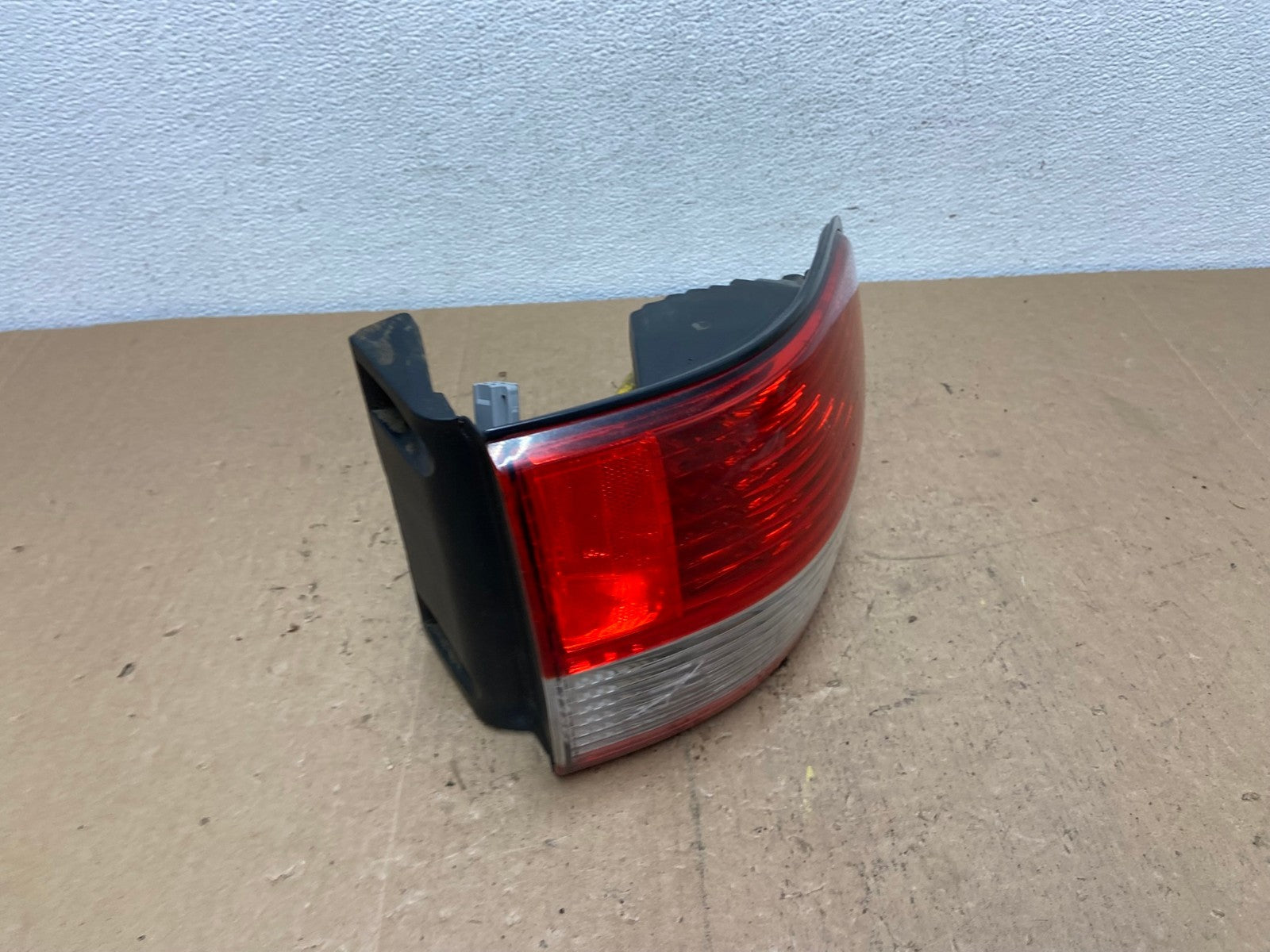 2001 2002 2003 Toyota Sienna Right Passenger Rh Side Tail Light AC5934 LK2