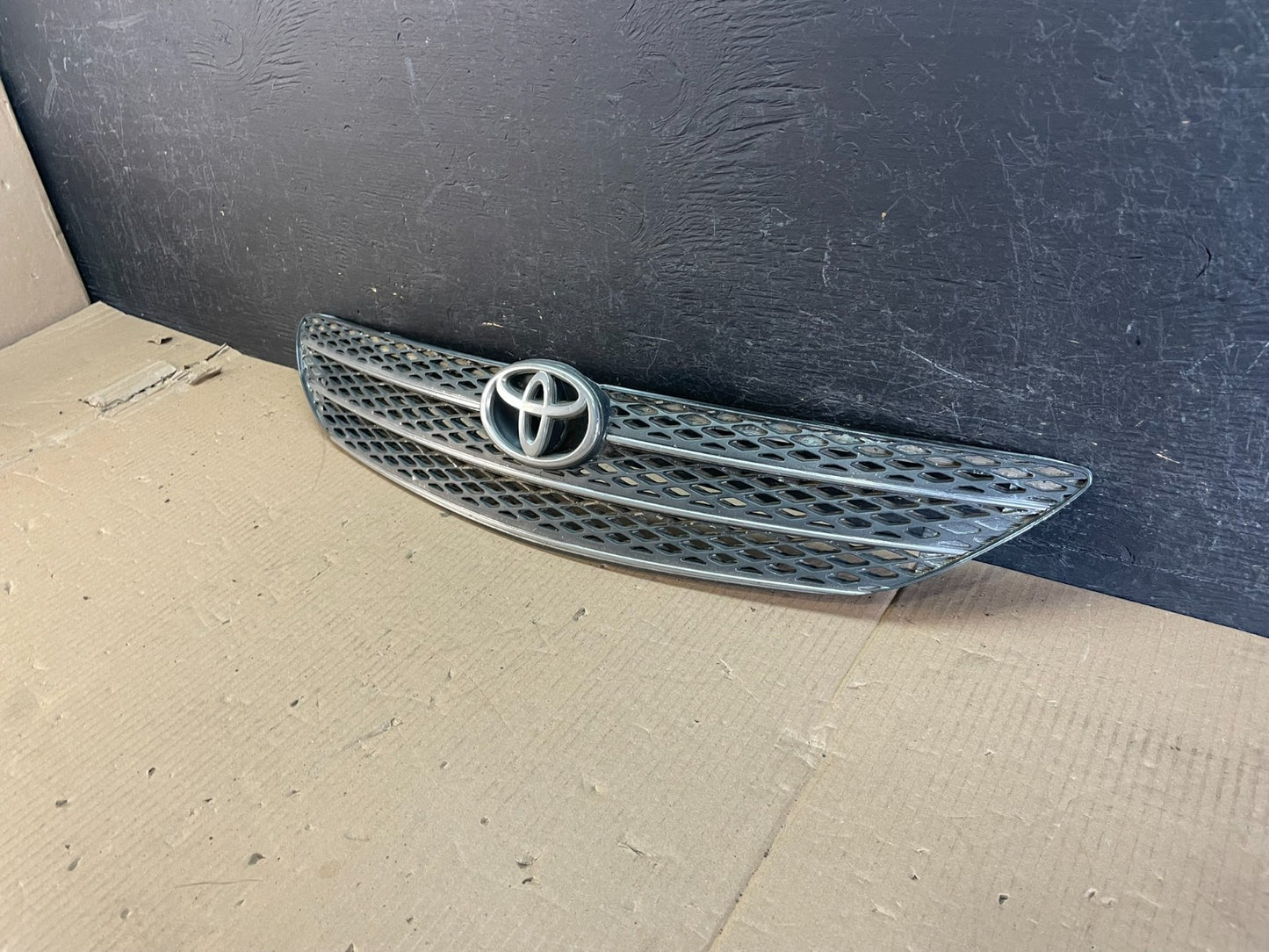 2002 2003 2004 Toyota Camry Front Upper Grill Grille AE3649 DG2