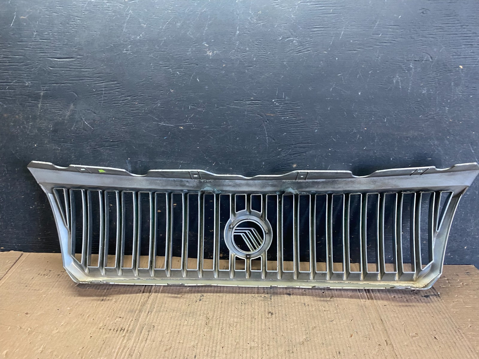 2002 to 2005 Mercury Mountaineer Front Upper Grill Grille P8780 DG7