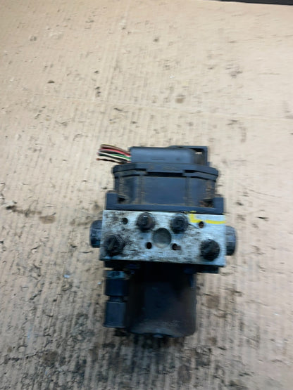 2003-2005 Volkswagen Passat AWD Anti-Lock Brake Pump ABS Module V5320 PS2