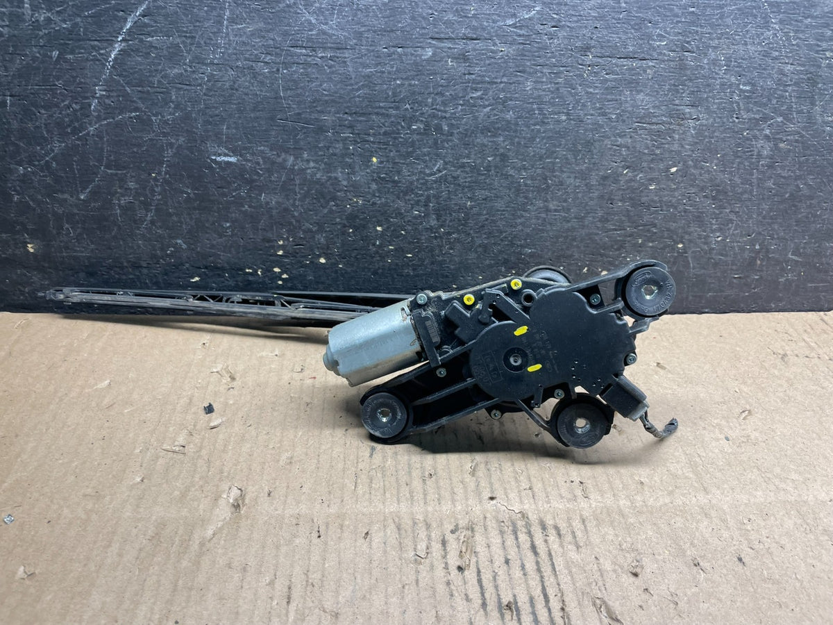 2012 to 2014 Ford Focus Rear Windshield Wiper Motor BV61-17K441-AA U9358 PS5