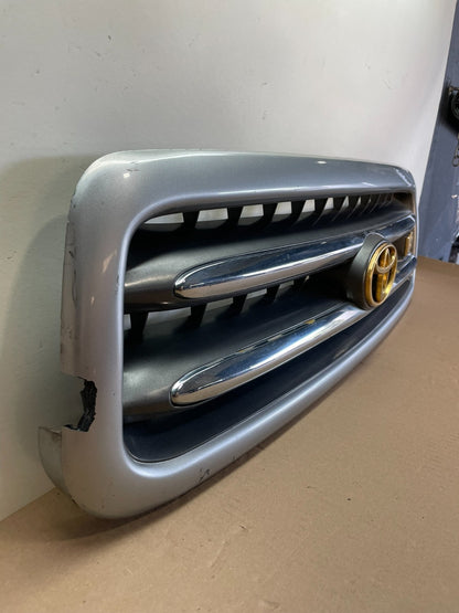 2001 to 2004 Toyota Sequoia Front Upper Grill Grille W/ Emblem AI0682 DW2
