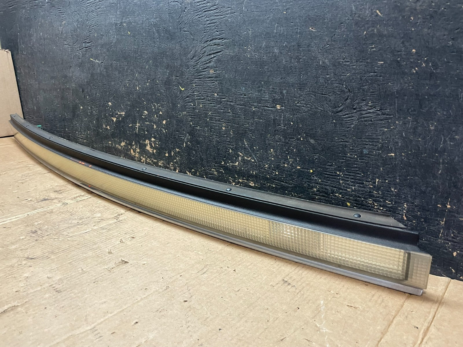 1991 - 1993 Oldsmobile 98 Ninety Eight Center Trunk Tail Light Z5835 DG1