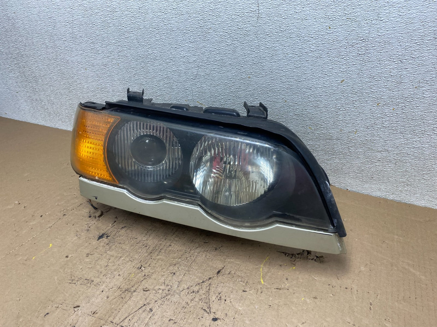 Xenon 2000 - 2003 Bmw X5 E53 Headlight Right Passenger RH Side OEM S1090 DW1