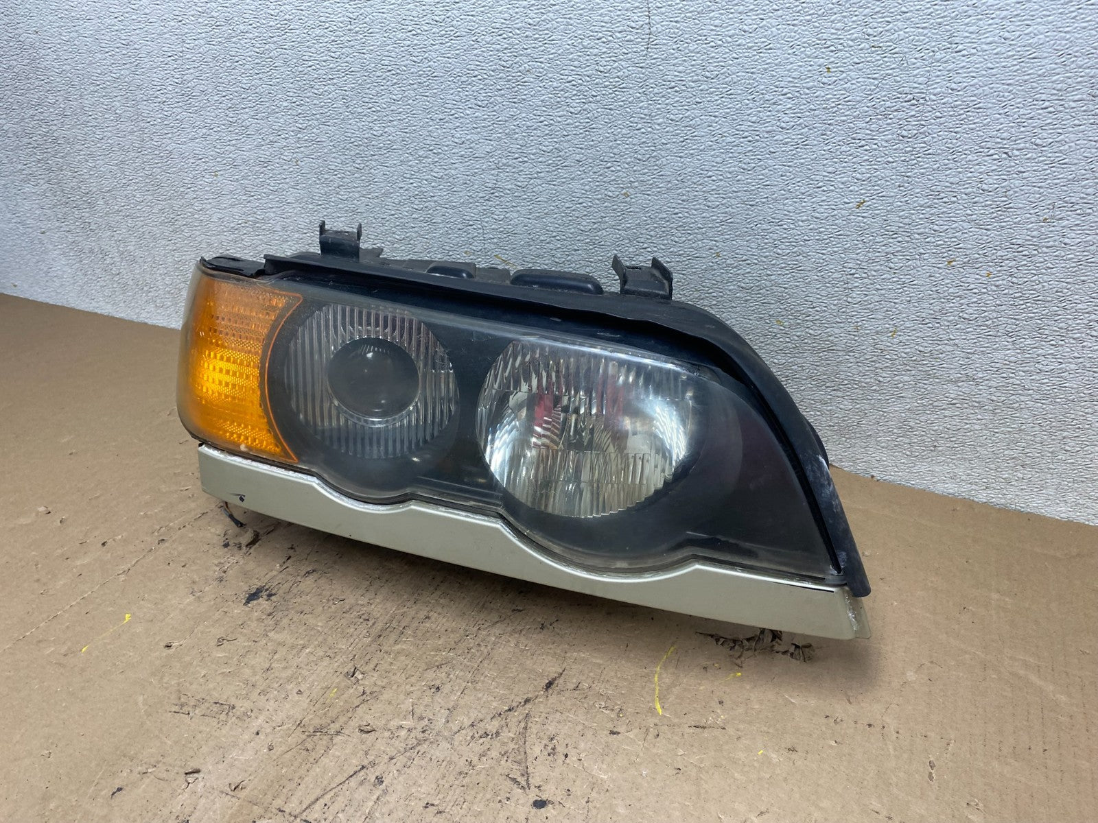 Xenon 2000 - 2003 Bmw X5 E53 Headlight Right Passenger RH Side OEM S1090 DW1