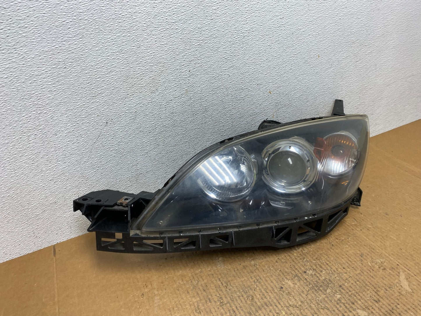 2004 to 2009 Mazda 3 Hatchback Left Driver LH Side Headlight AE1625 DW2