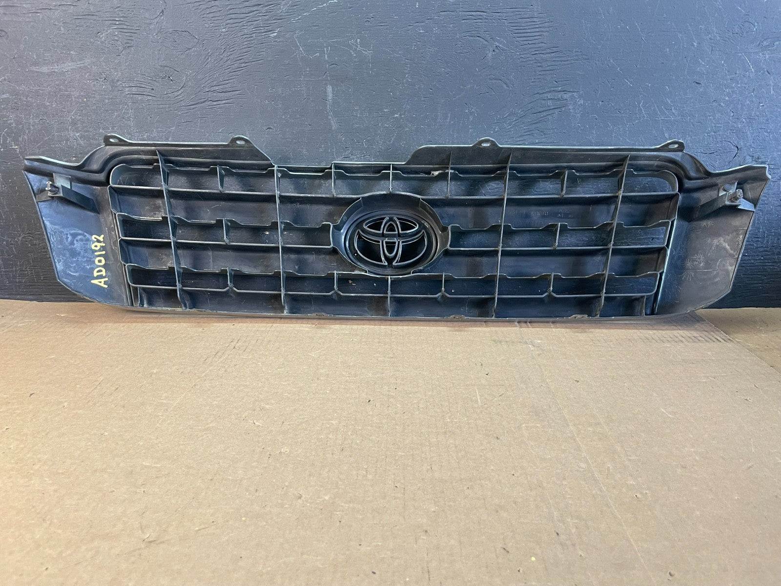 2004 to 2007 Toyota Highlander Front Upper Grille Grill With Emblem ad0192 DG4