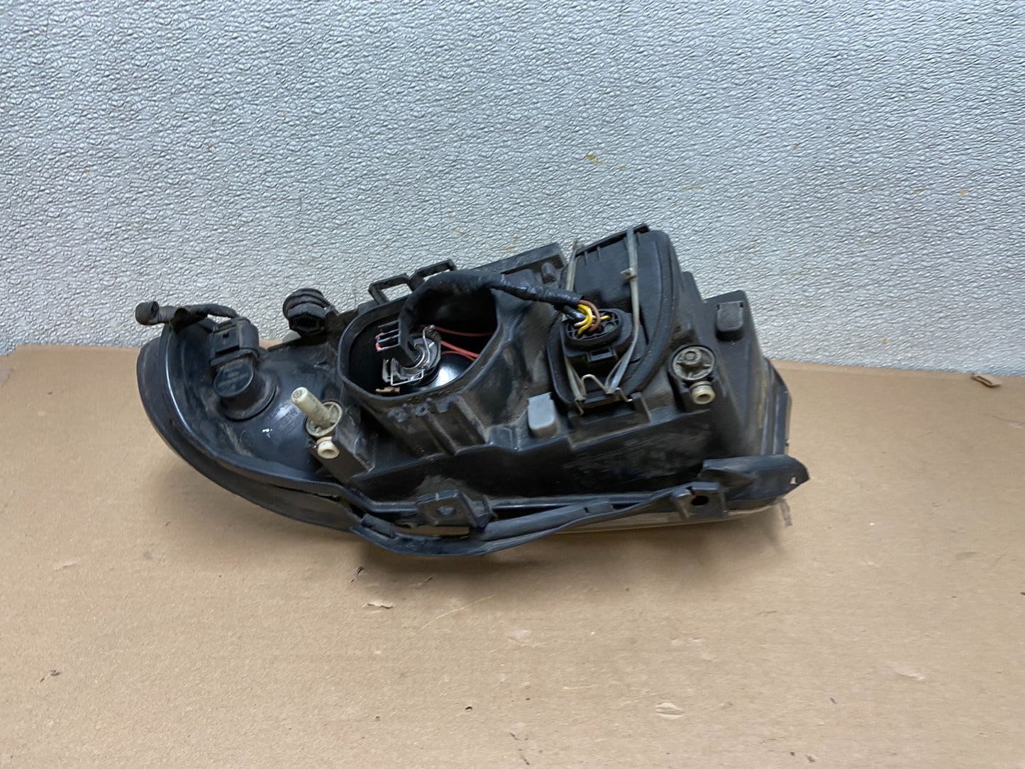 1999 to 2002 Audi A4 Passenger Right Side Headlight AA9882 DW5
